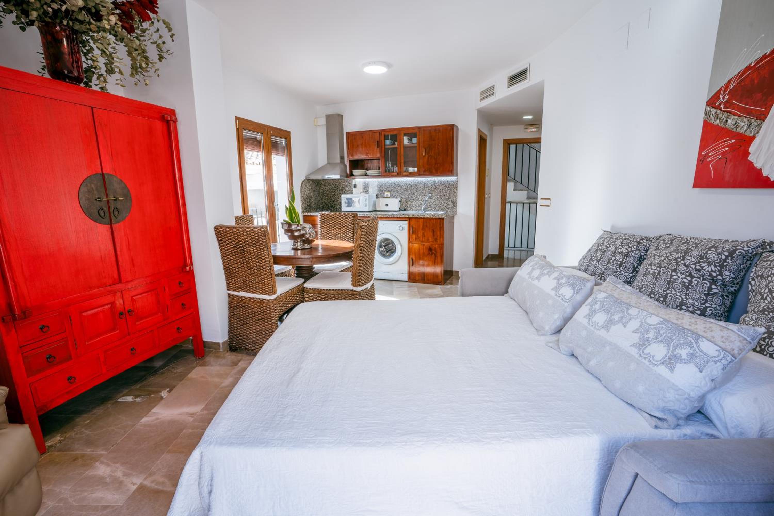One-Bedroom Apartment (2 Adults + 2 Children) - Photo 16