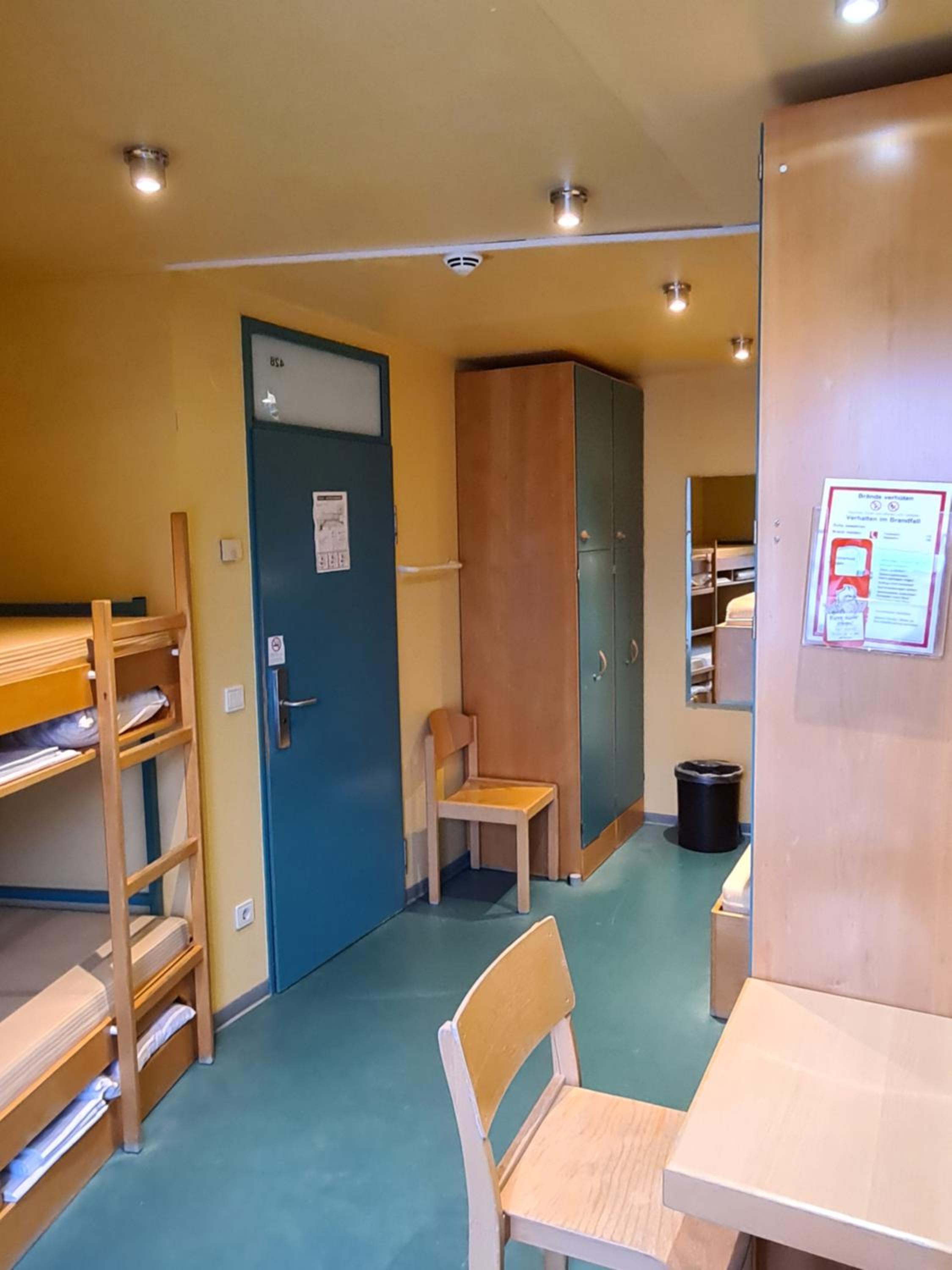 Quadruple Room with Shared Bathroom photo 2
