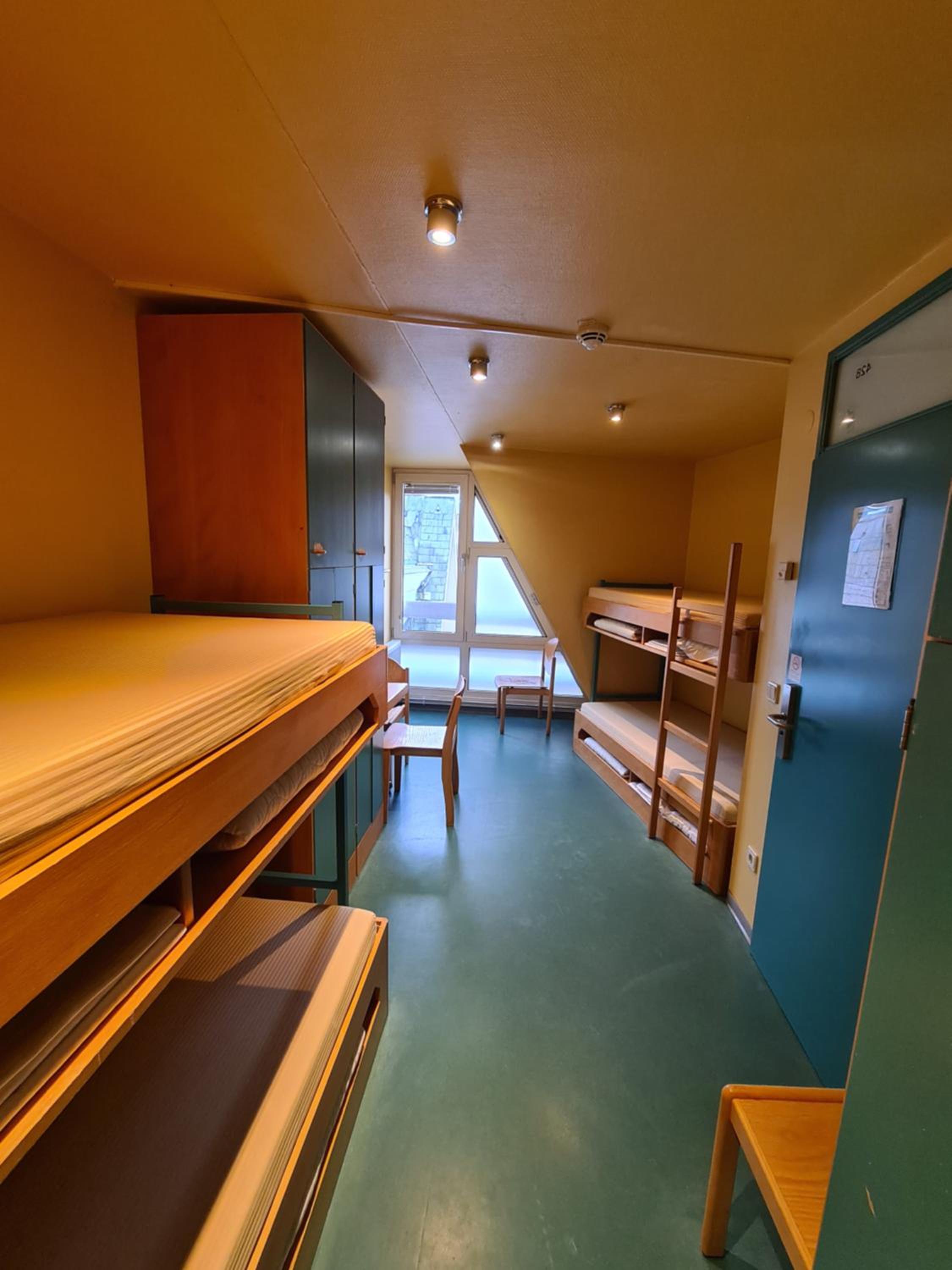Quadruple Room with Shared Bathroom photo 3