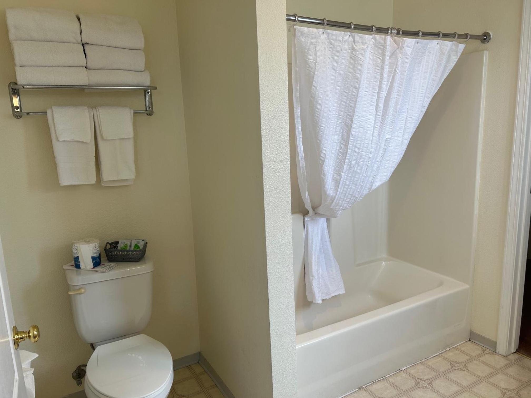 Standard Triple Room - Photo 2