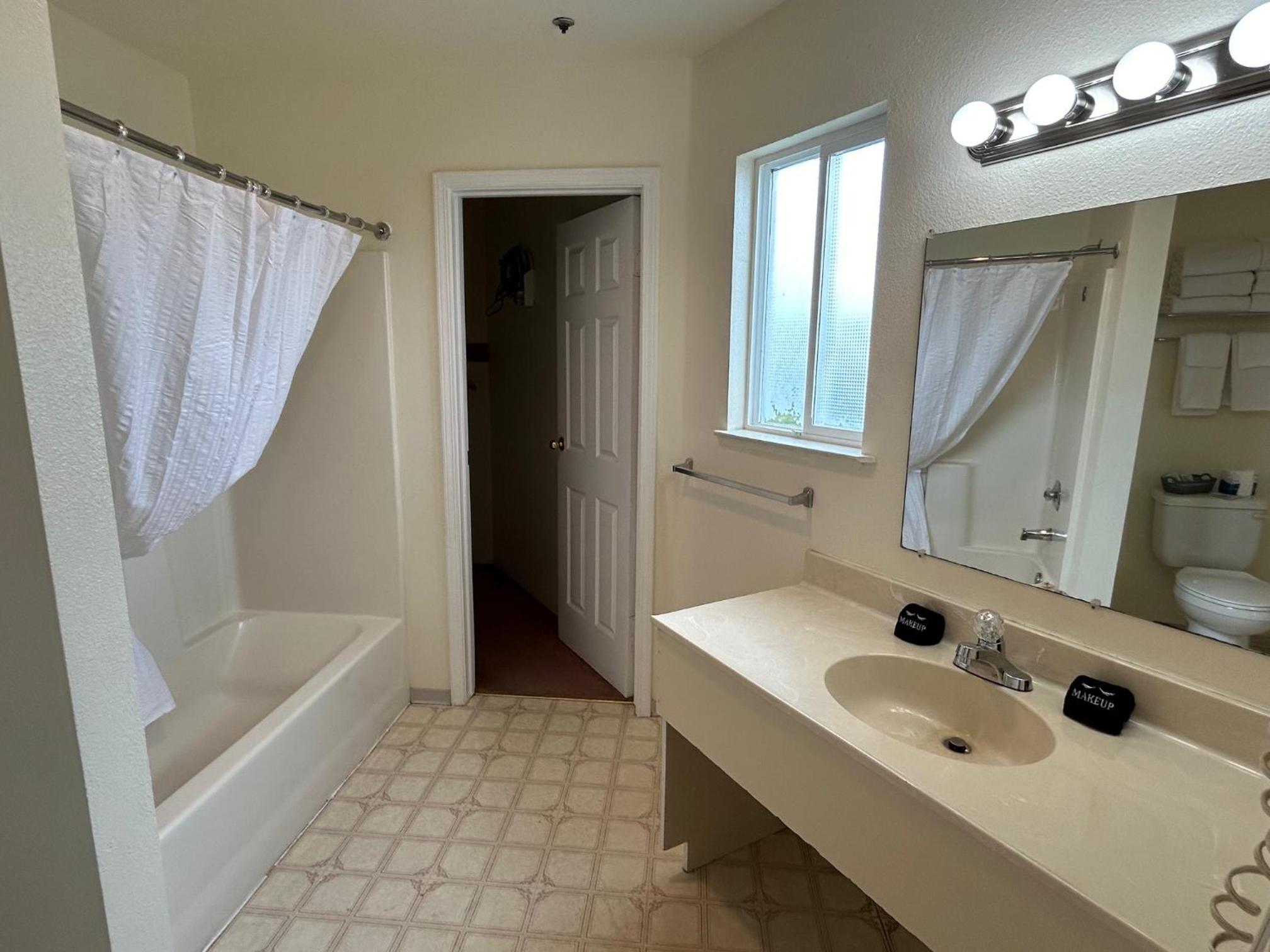 Standard Triple Room - Photo 3