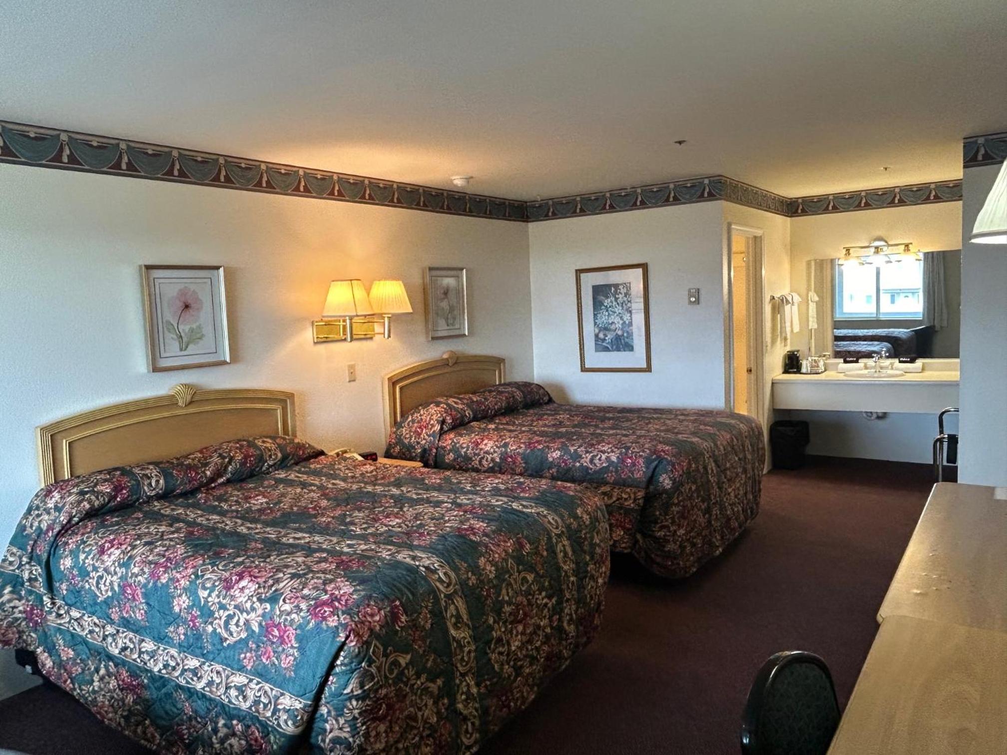 Standard Queen Room - Photo 1