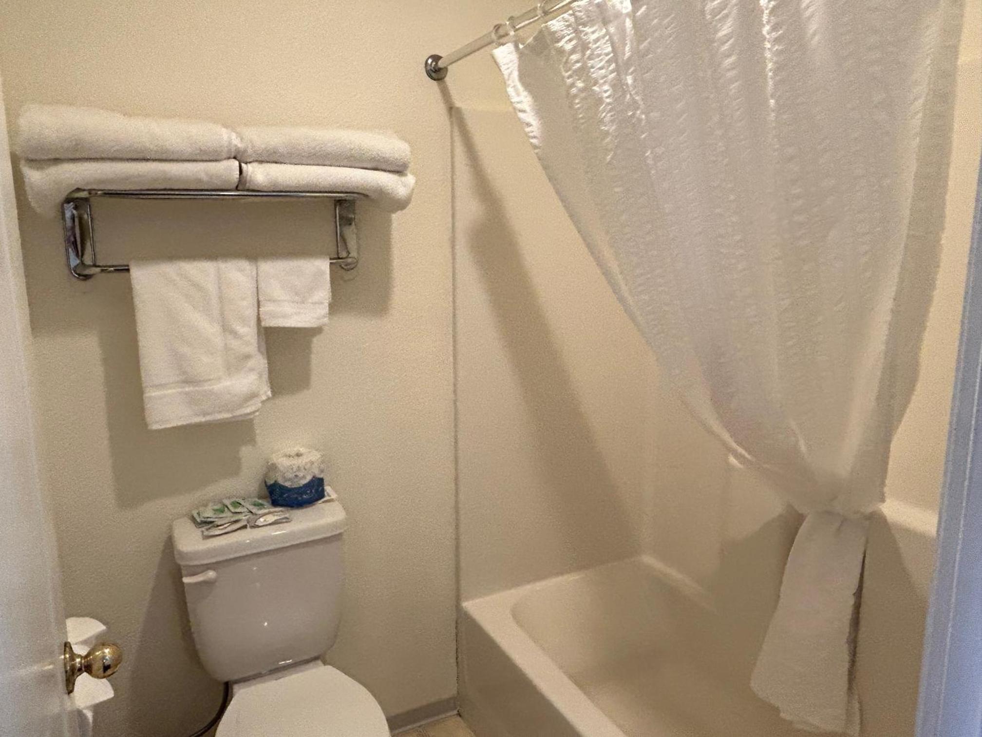 Standard Queen Room - Photo 2