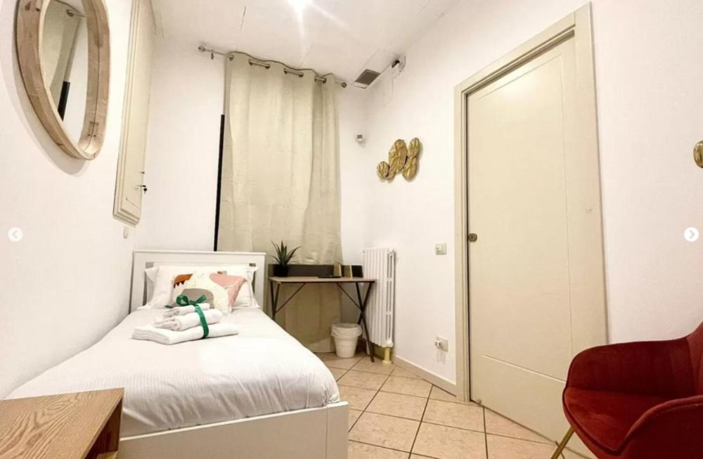 Single Room with Shared Bathroom