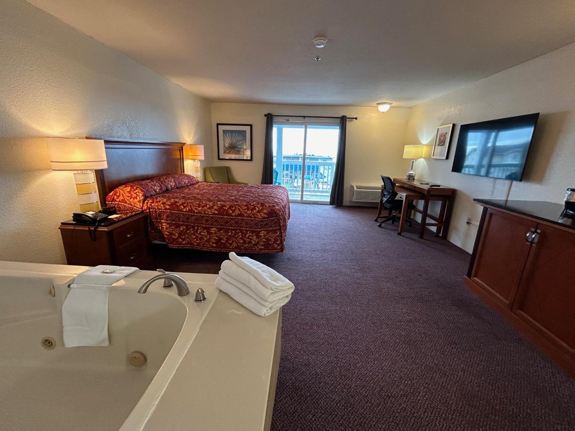 Deluxe King Room - Photo 2