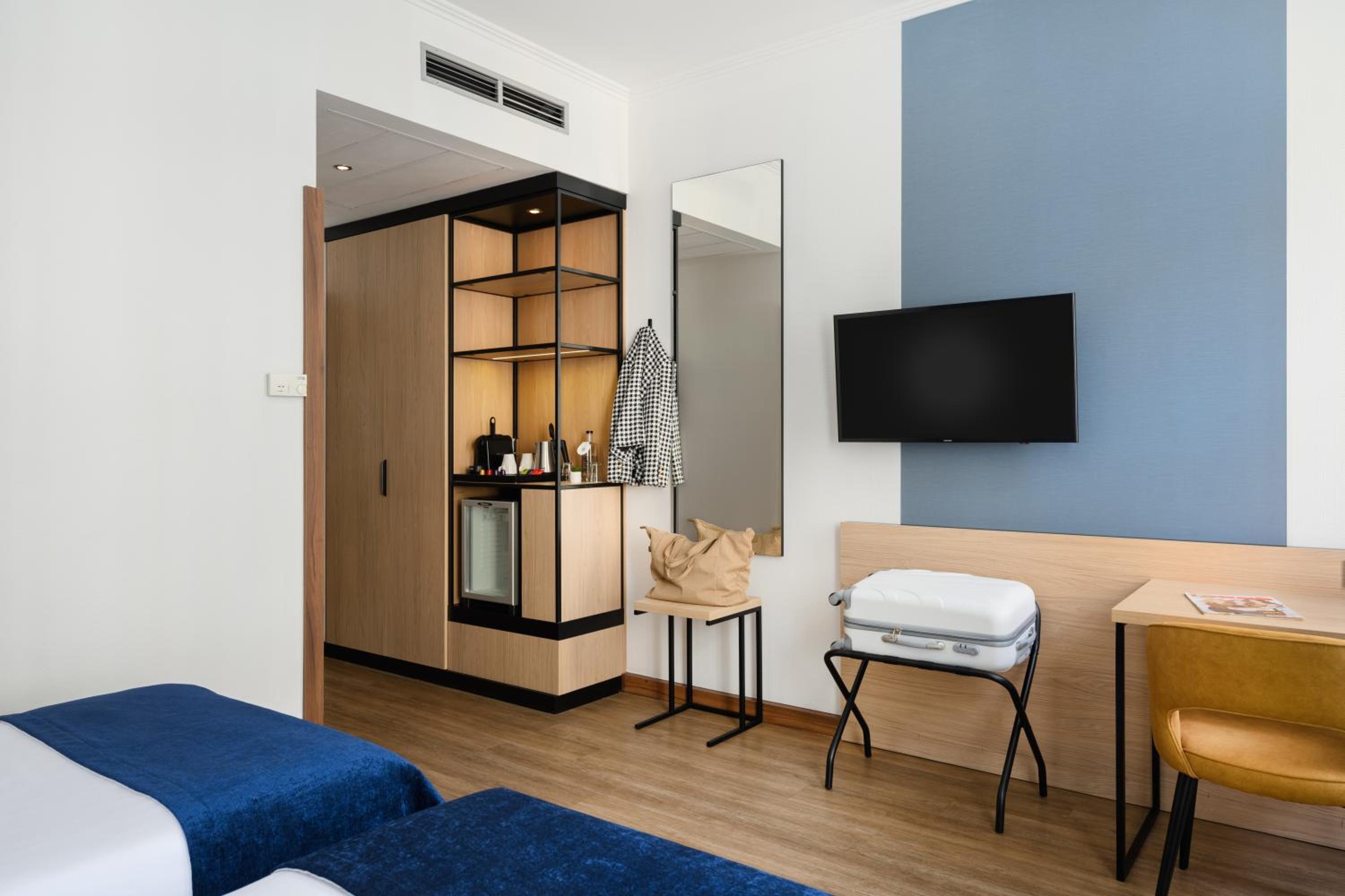 Deluxe Double or Twin Room - Photo 2