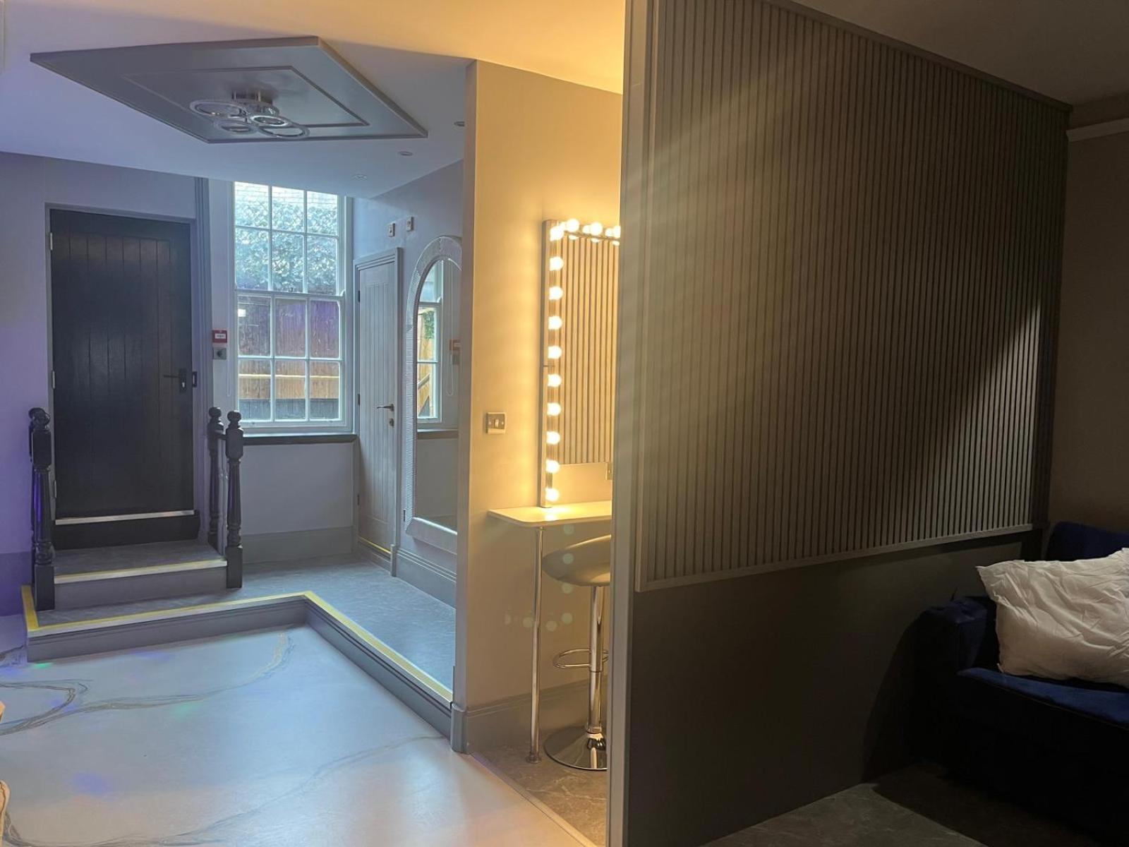 Superior One-Bedroom Apartment with Balcony photo 2