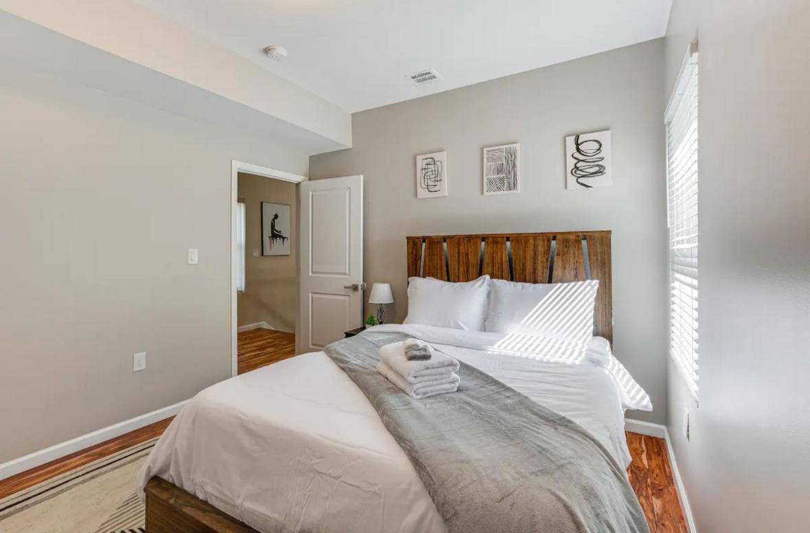 Three-Bedroom House photo 3