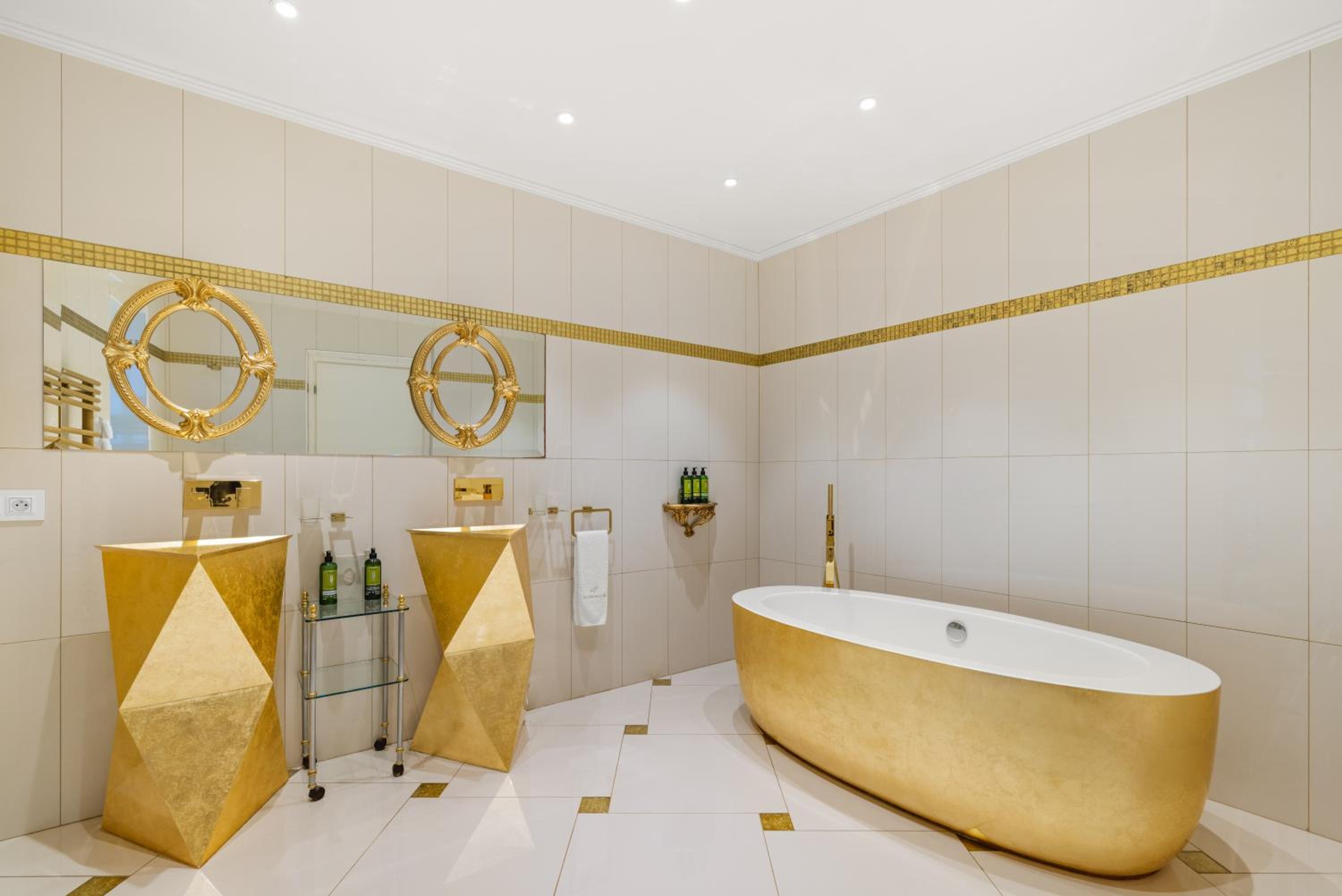 Royal Suite photo 2