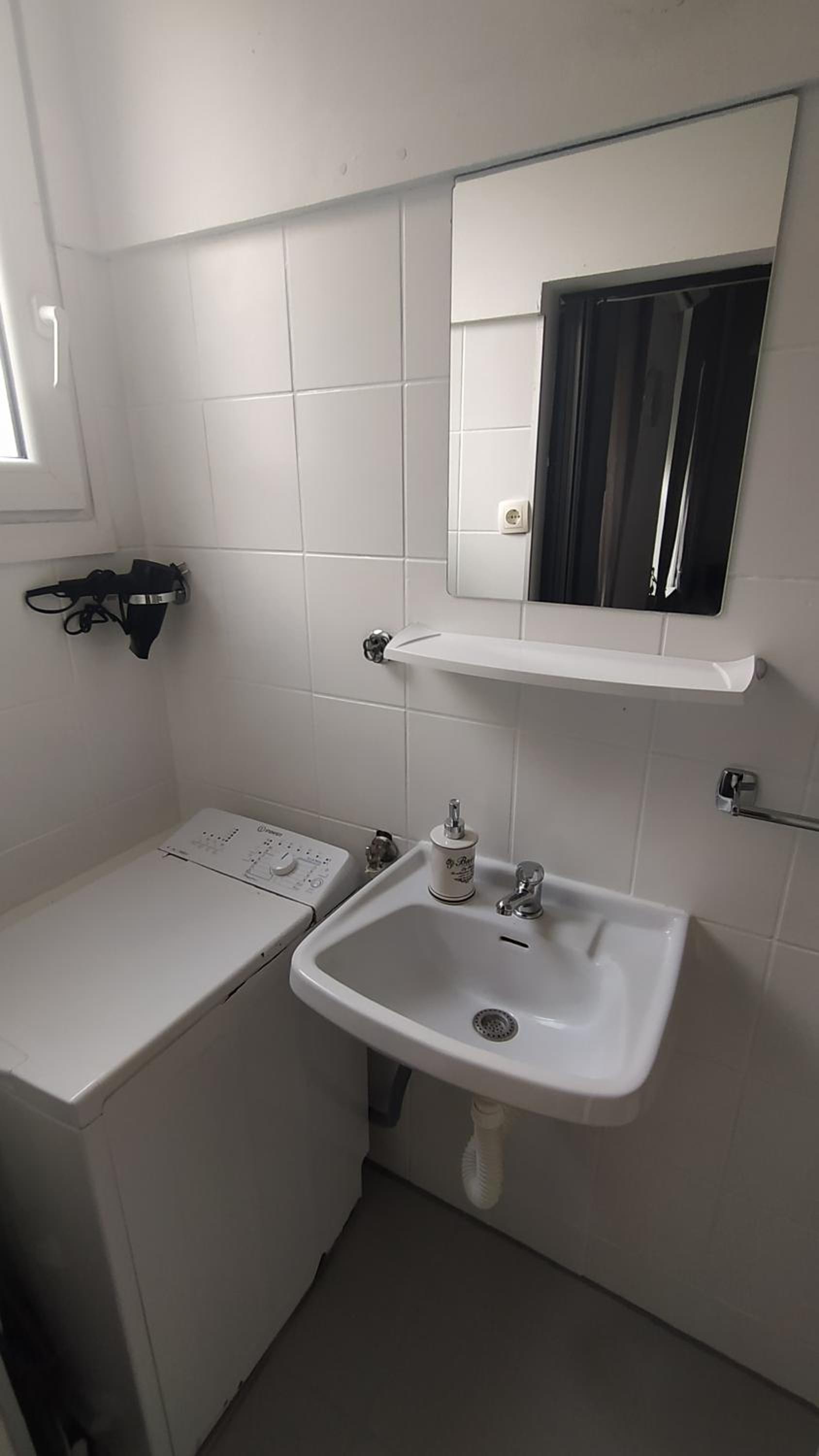 Studio Apartment - Photo 15