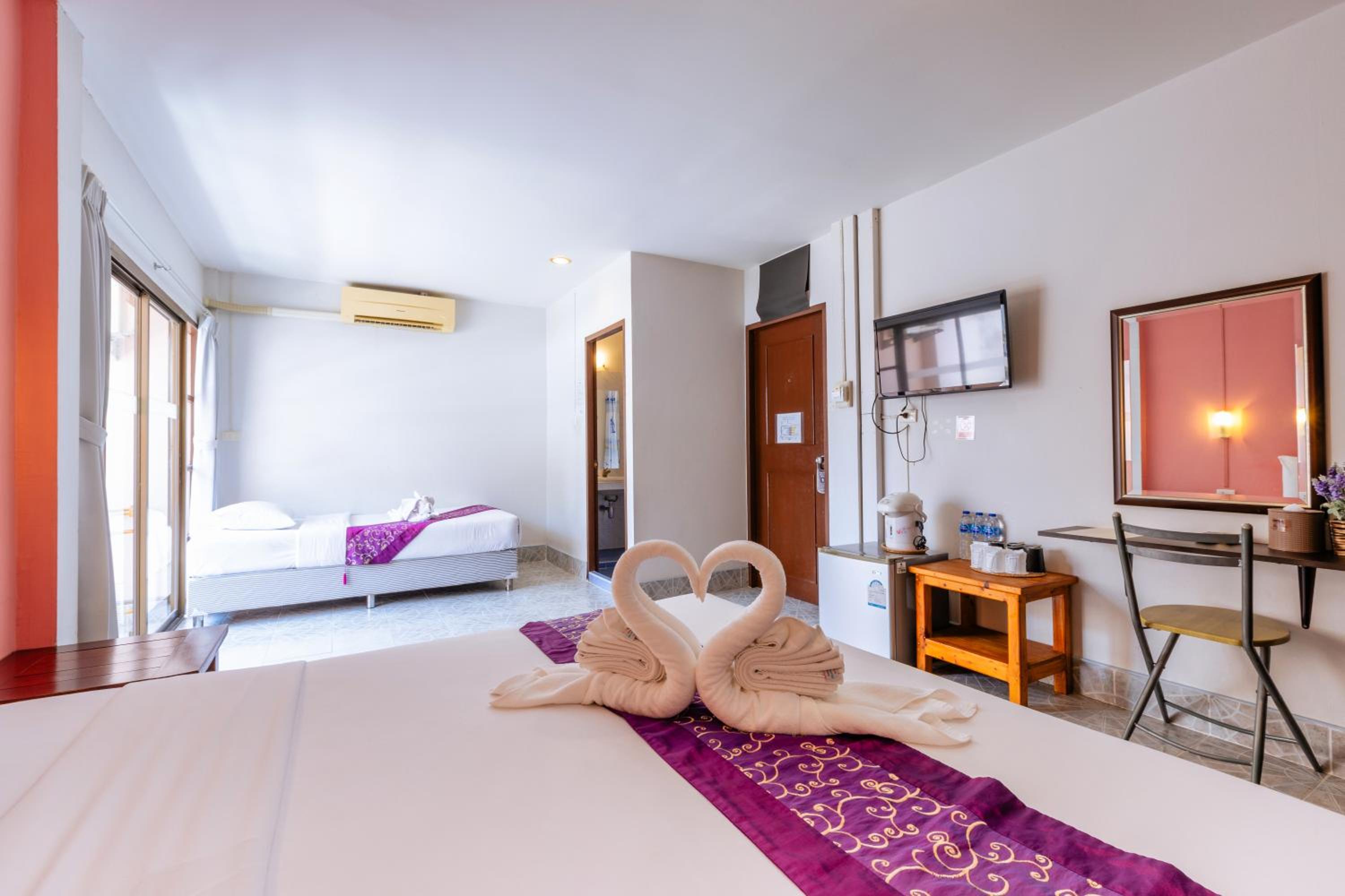 Triple Room with Balcony - Photo 2