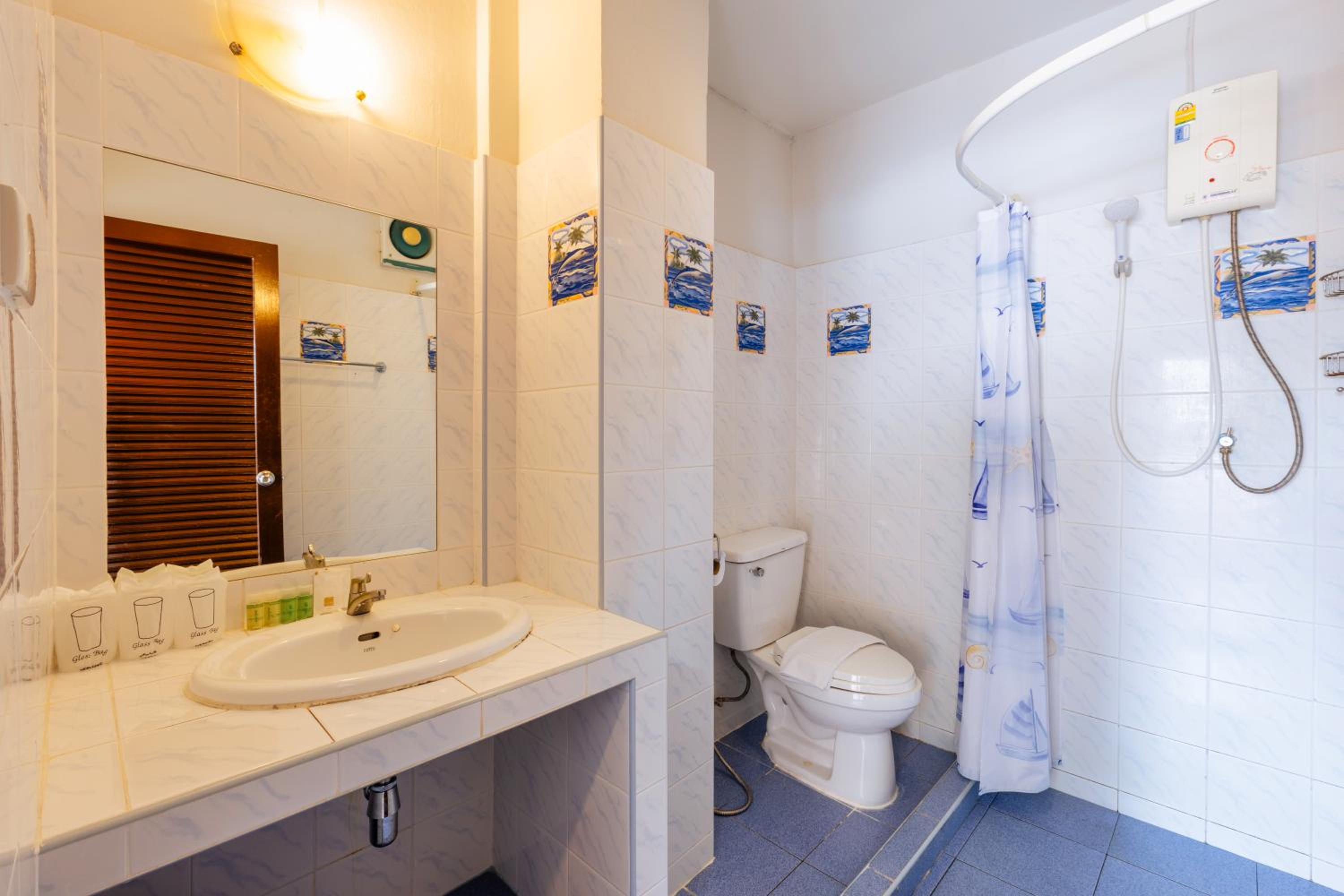 Triple Room with Balcony - Photo 7