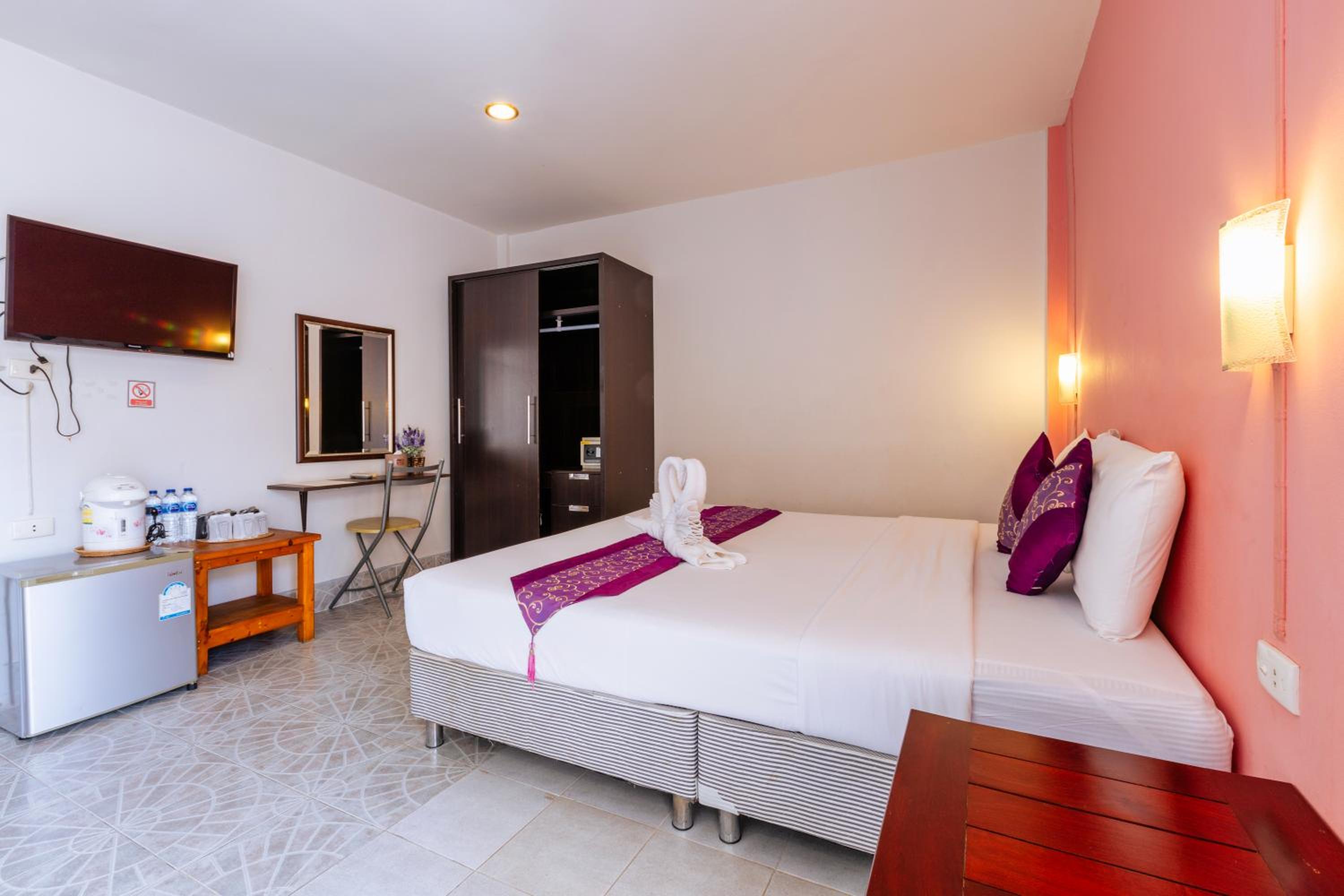 Triple Room with Balcony - Photo 6