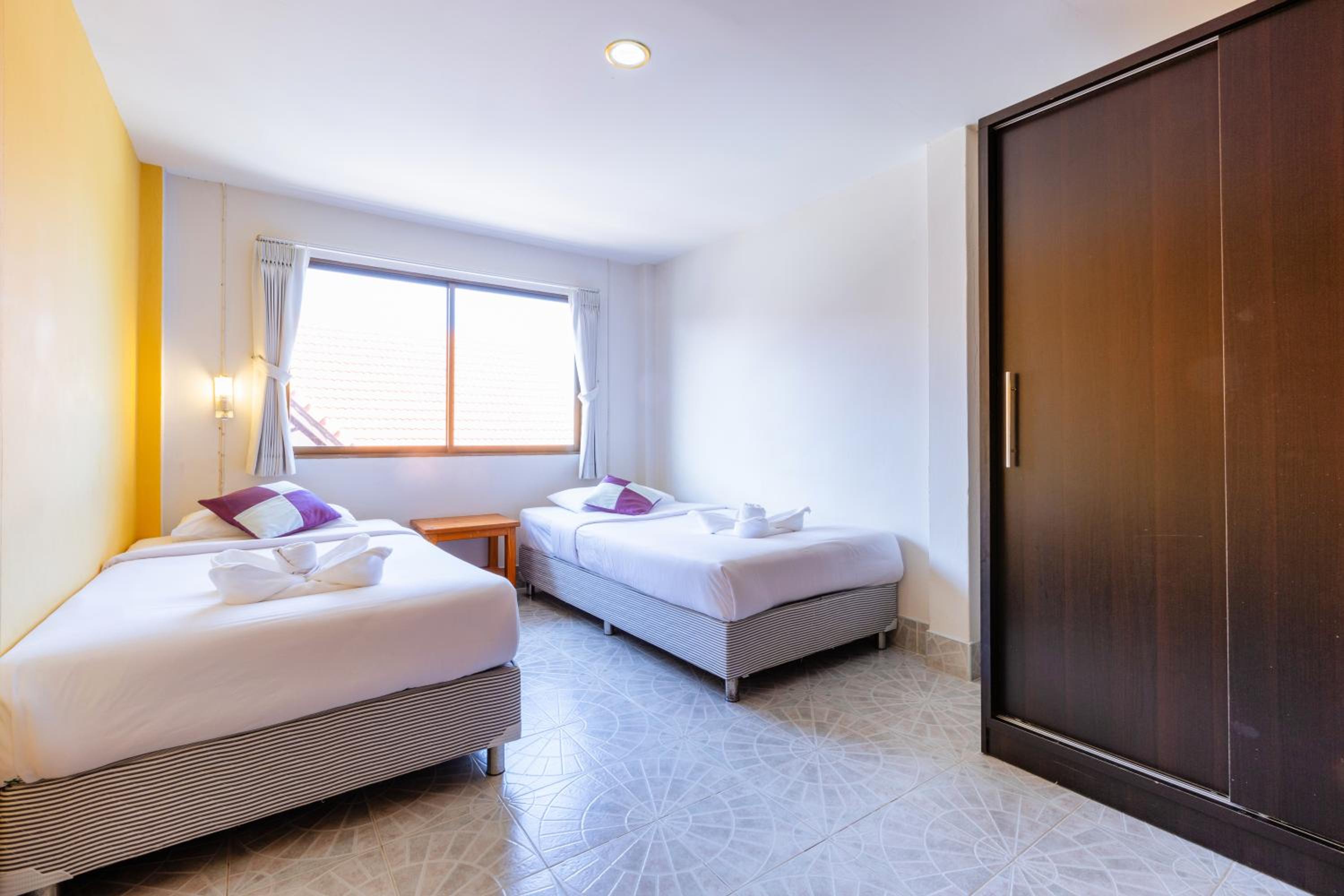 Budget Double or Twin Room - No Balcony - Photo 9