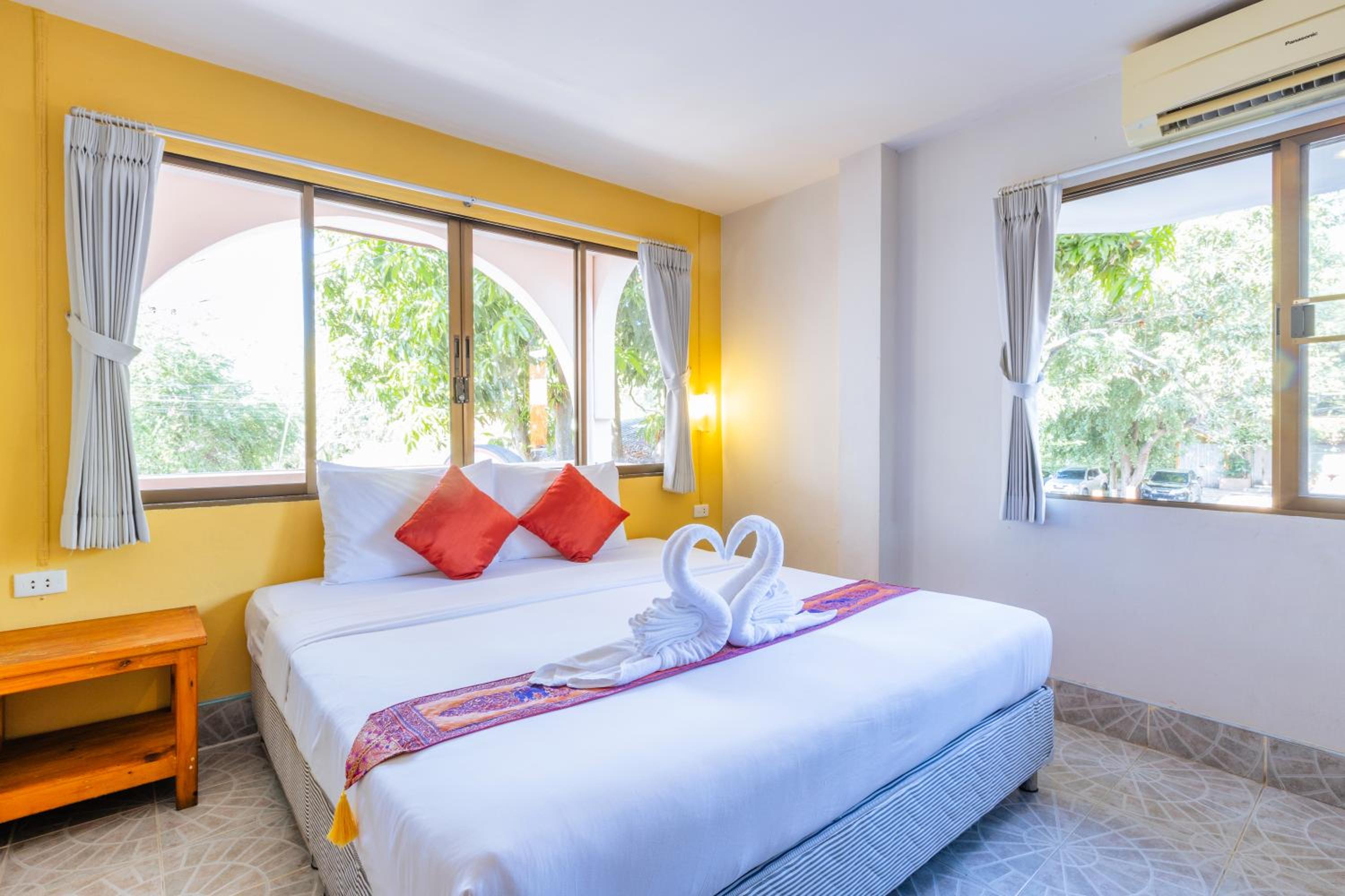 Budget Double or Twin Room - No Balcony - Photo 3