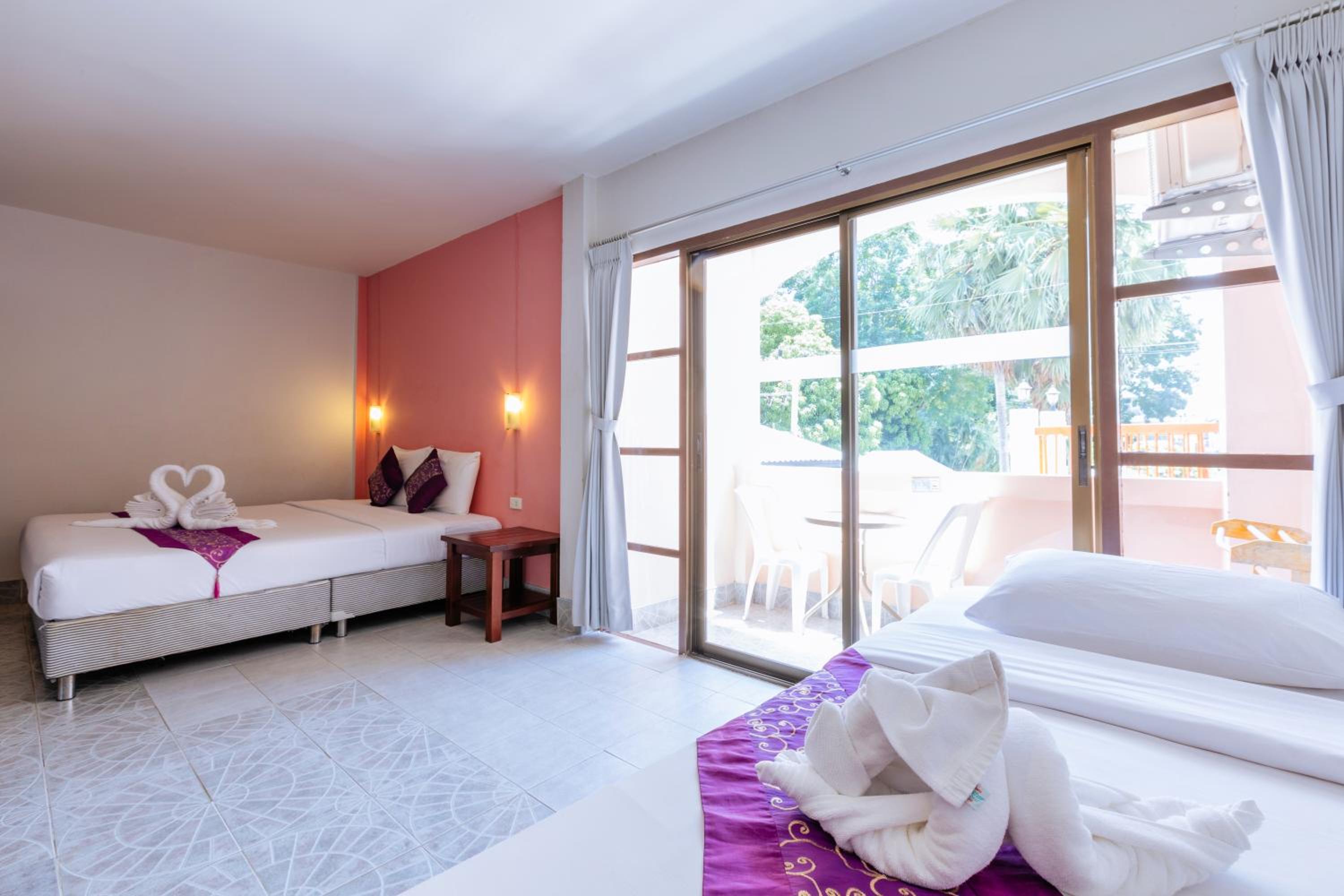 Triple Room with Balcony - Photo 5