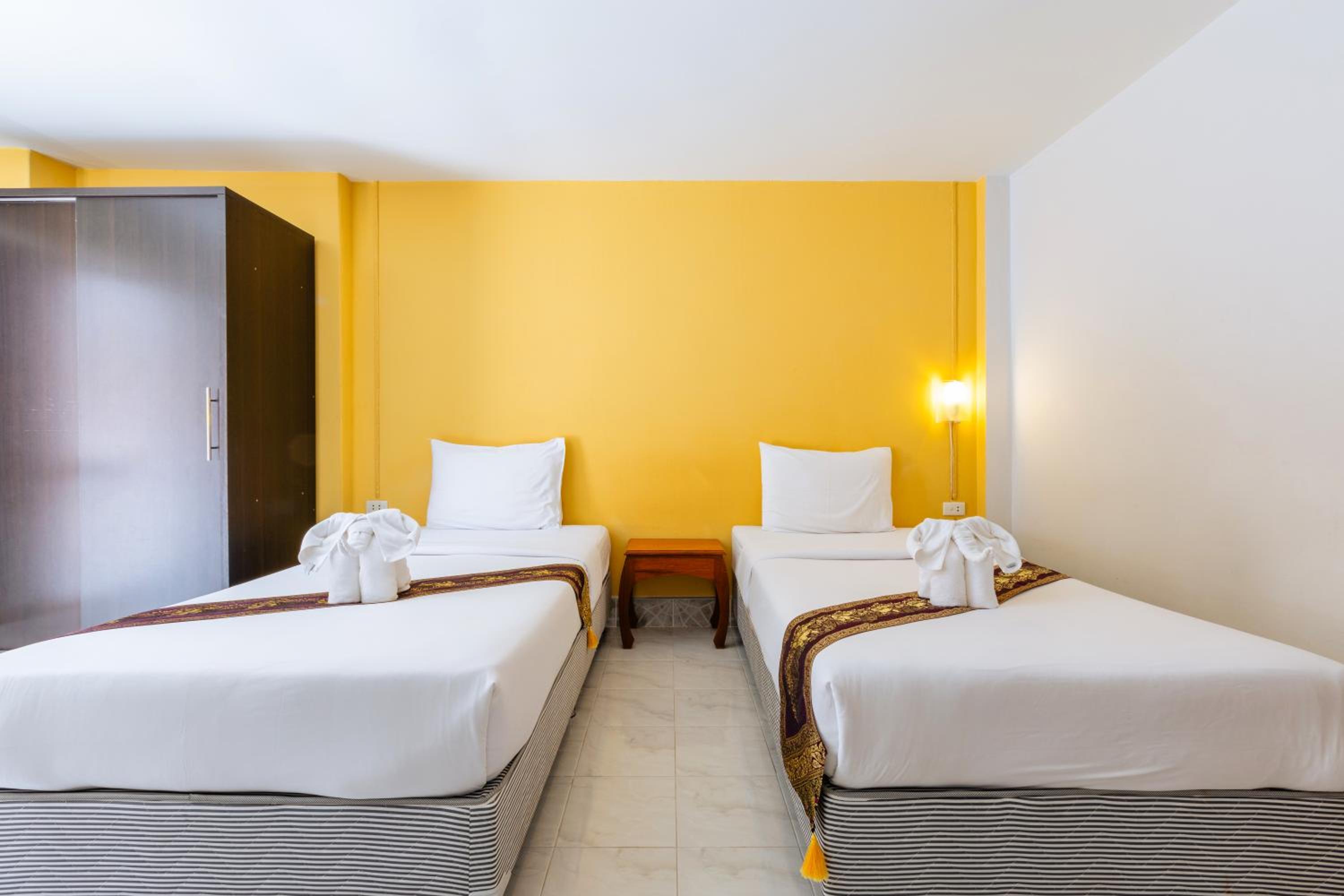 Deluxe Twin Room with Balcony photo 3