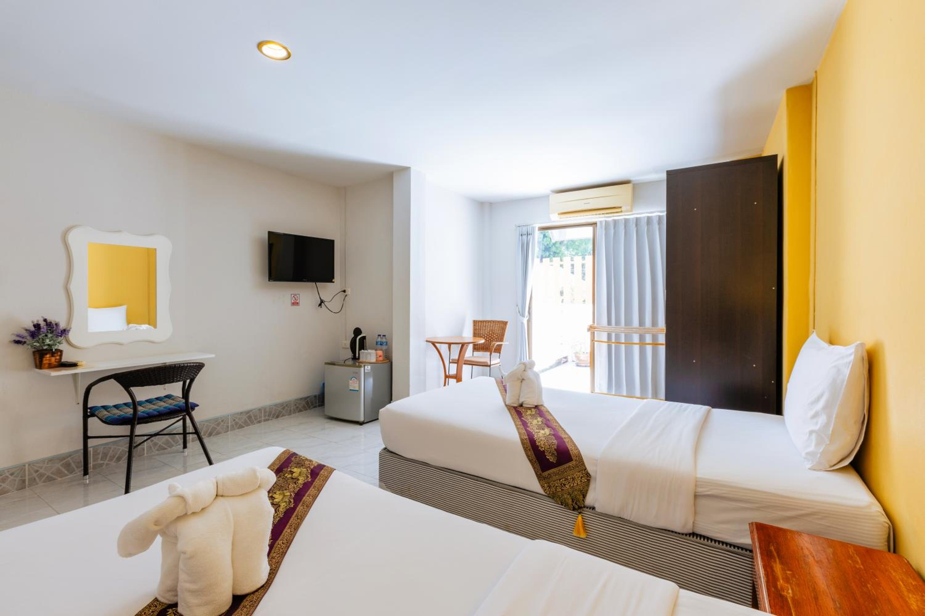 Deluxe Twin Room with Balcony photo 1