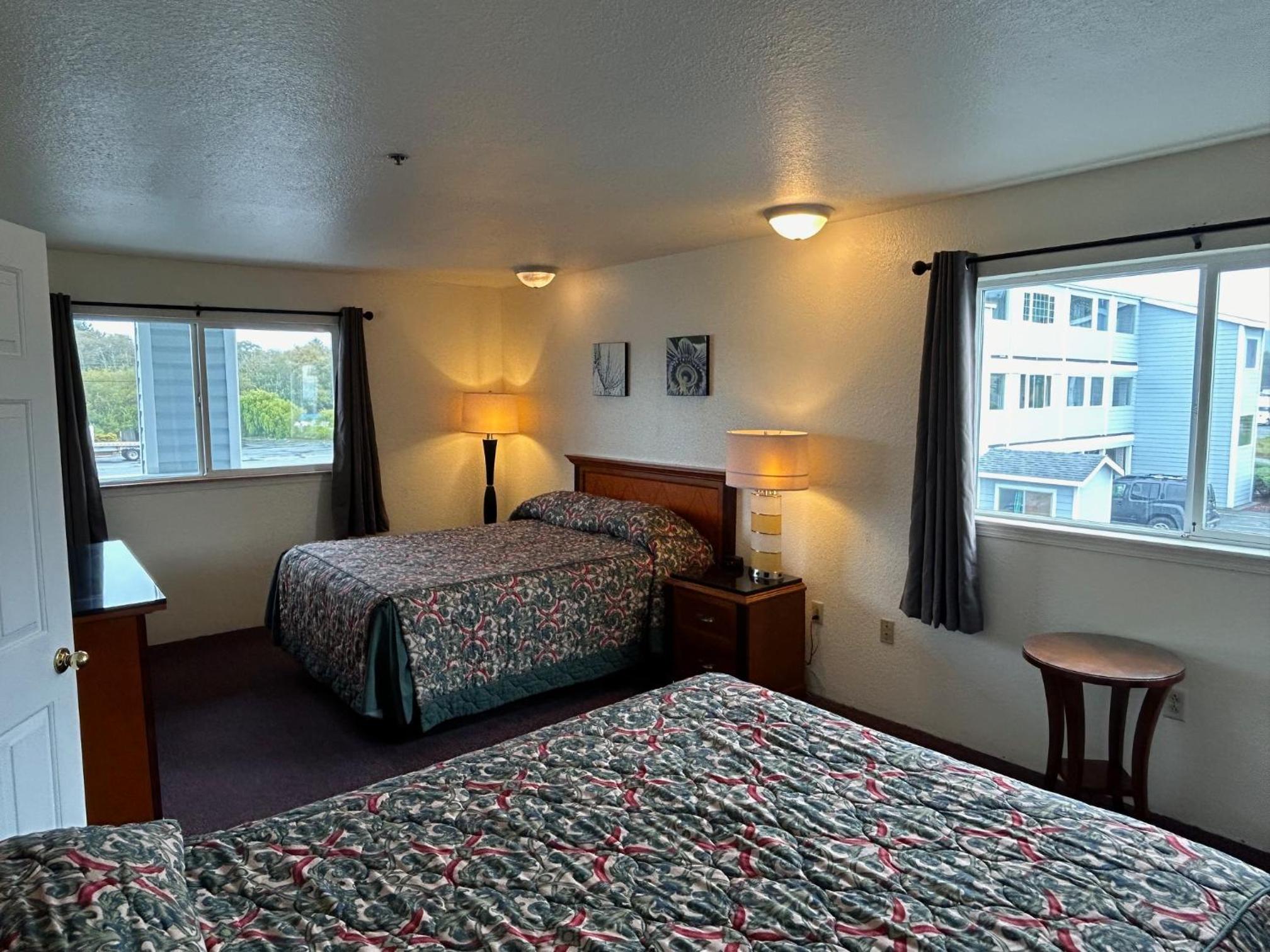 Deluxe Queen Suite
