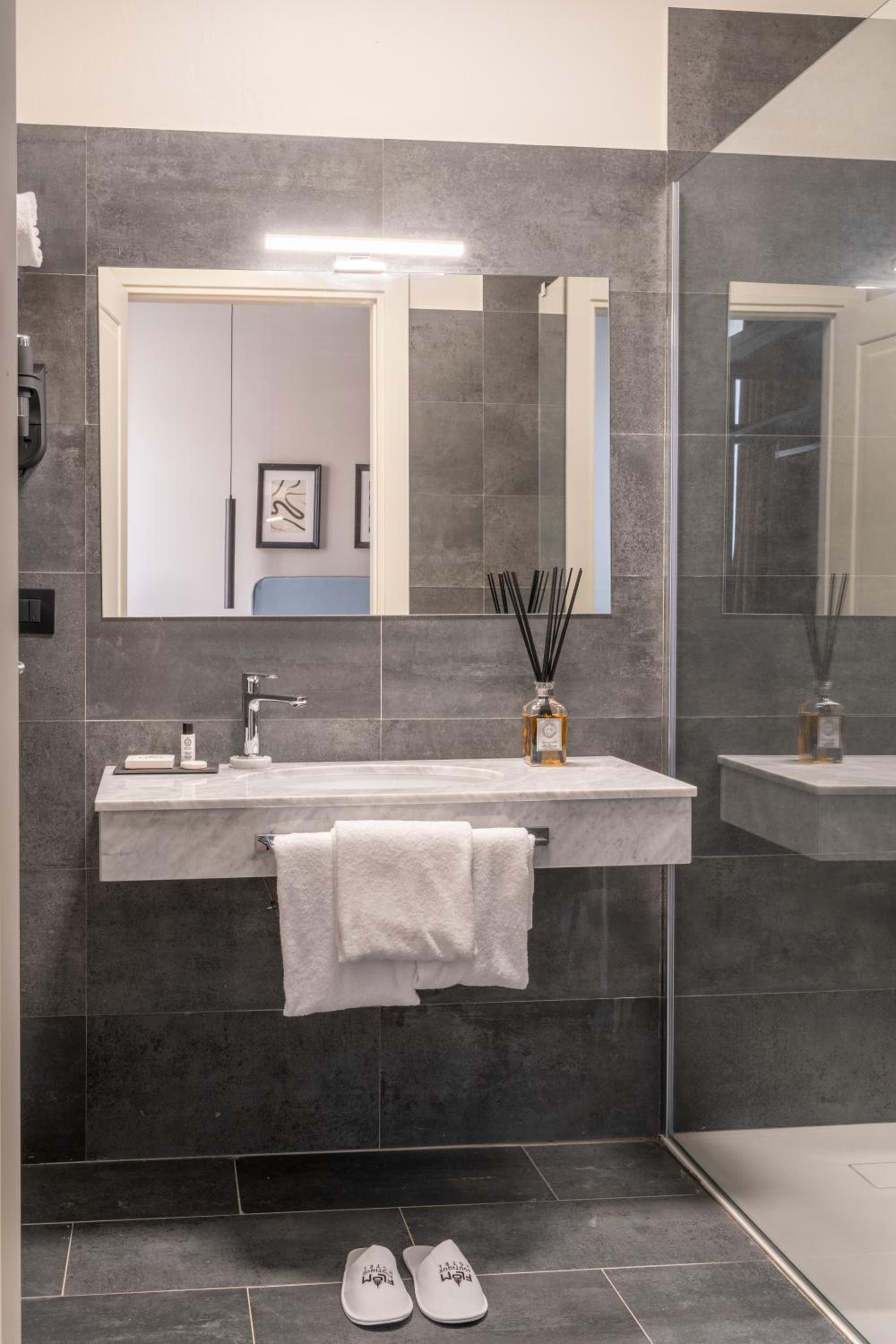 Double or Twin Room photo 3