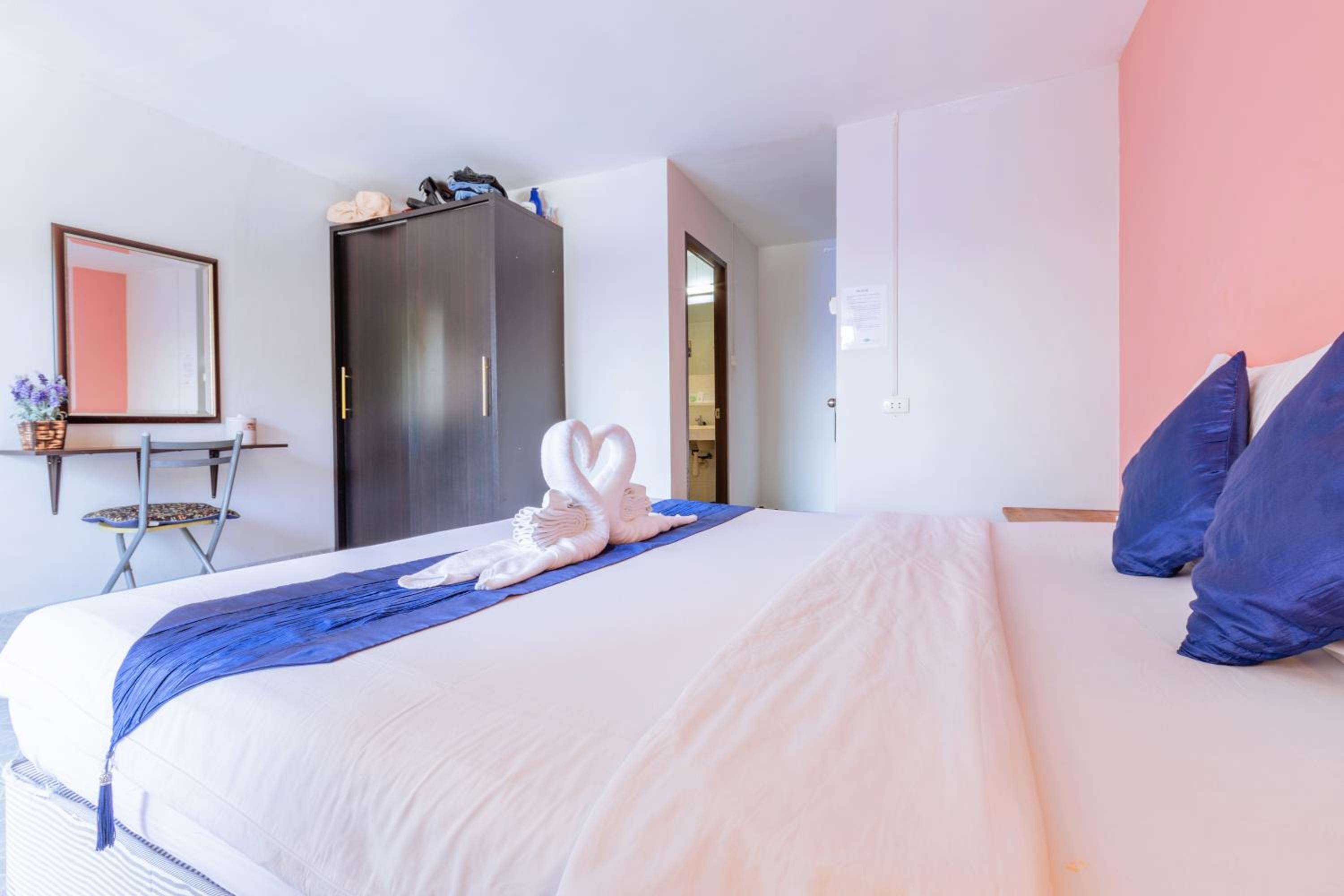 Superior Double Room with Balcony - Photo 6