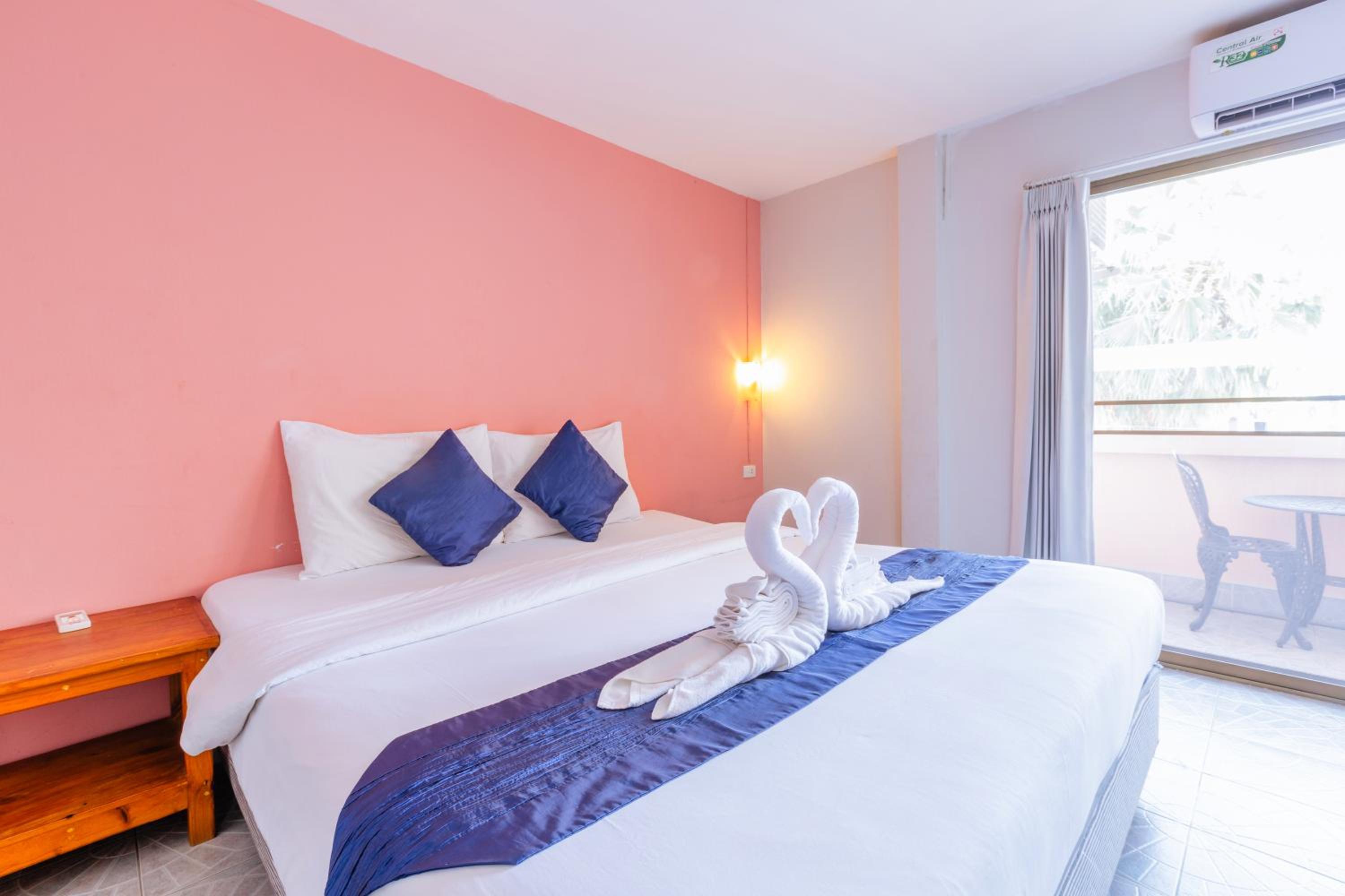 Superior Double Room with Balcony - Photo 3