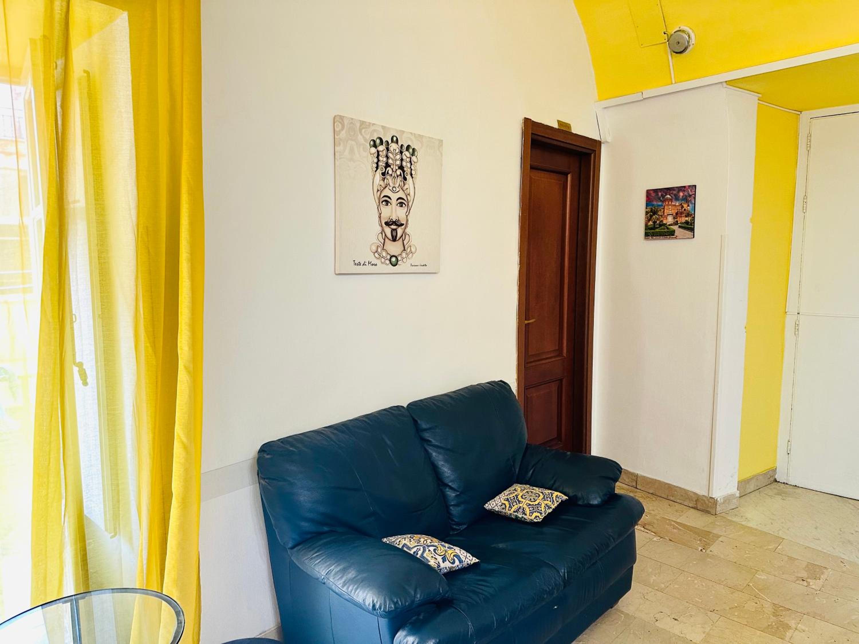 Double Room with Private Bathroom - Photo 22