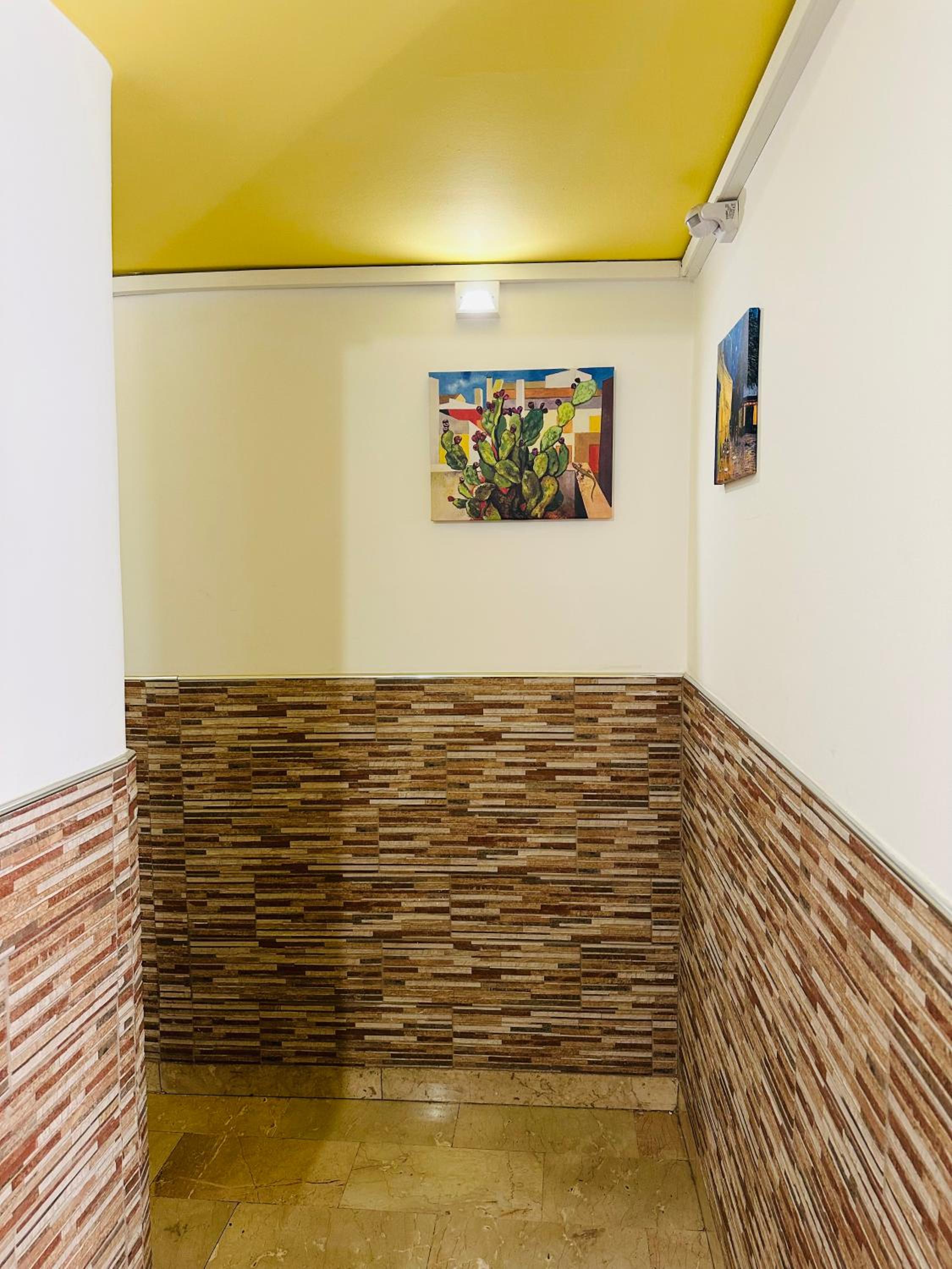 Double Room with Private Bathroom - Photo 17