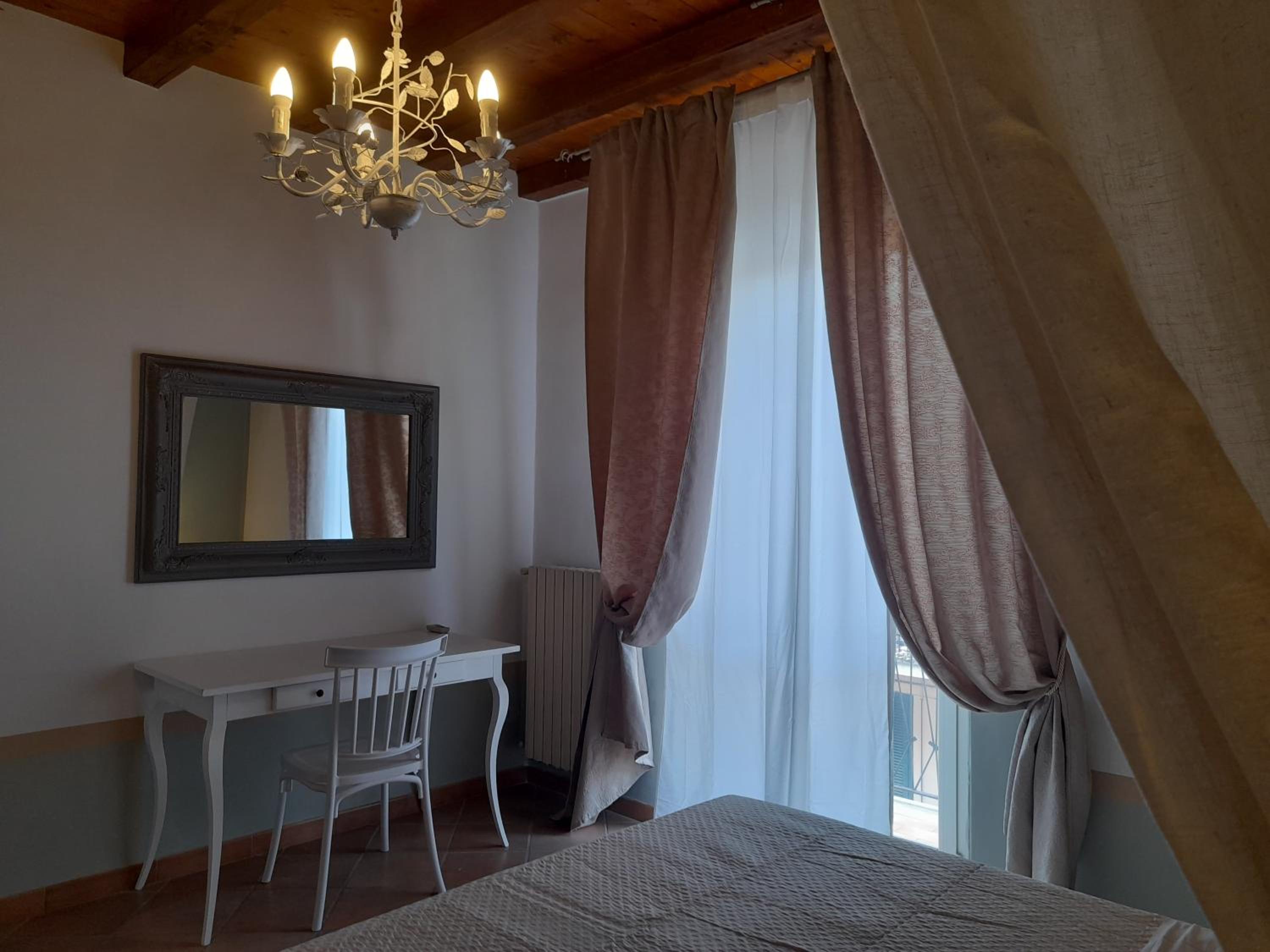 Three-Bedroom Apartment with Lake View photo 2