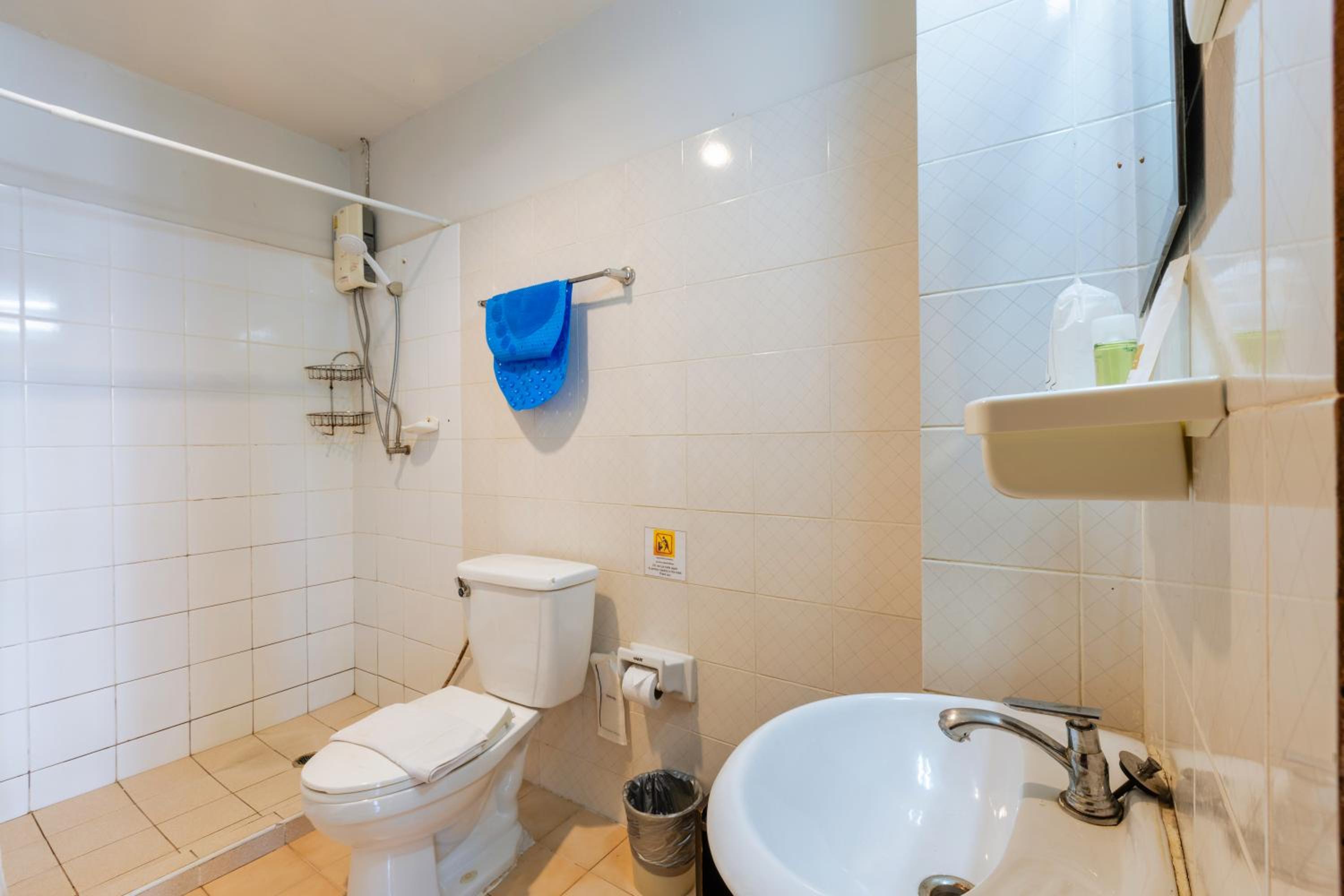 Deluxe Double Room with Balcony - Photo 9