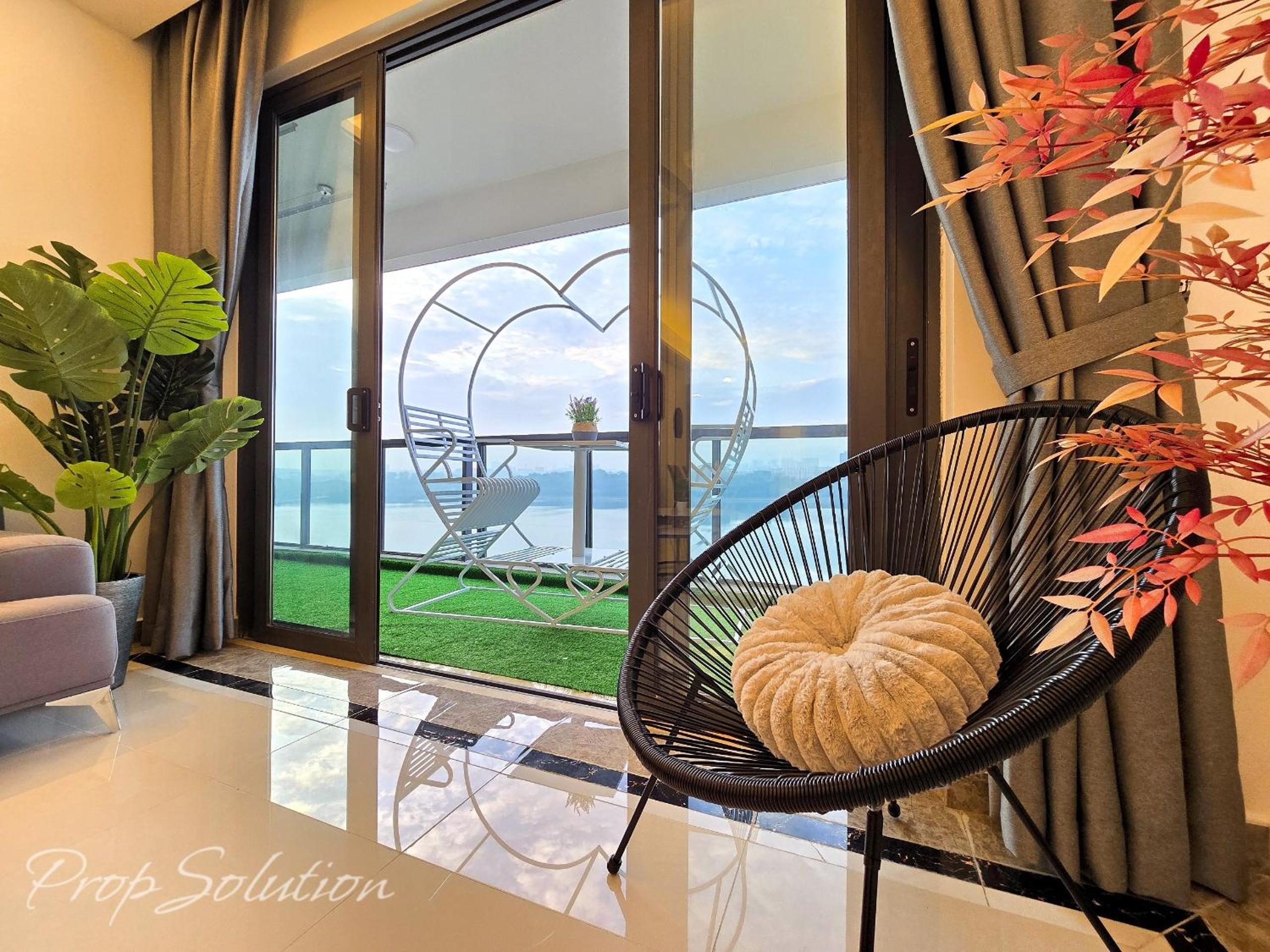 Three-Bedroom Apartment with Sea View photo 3