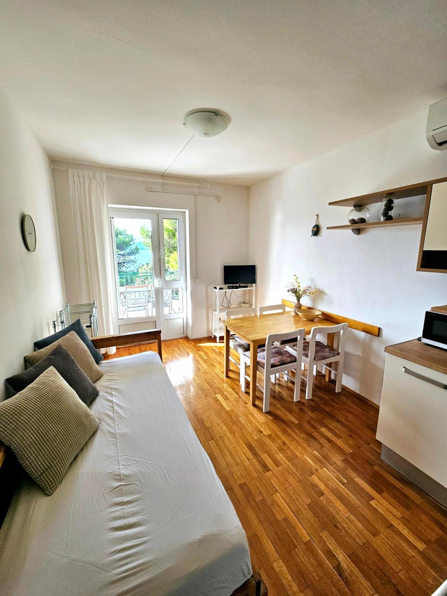 Apartment With Sea View And Terrace