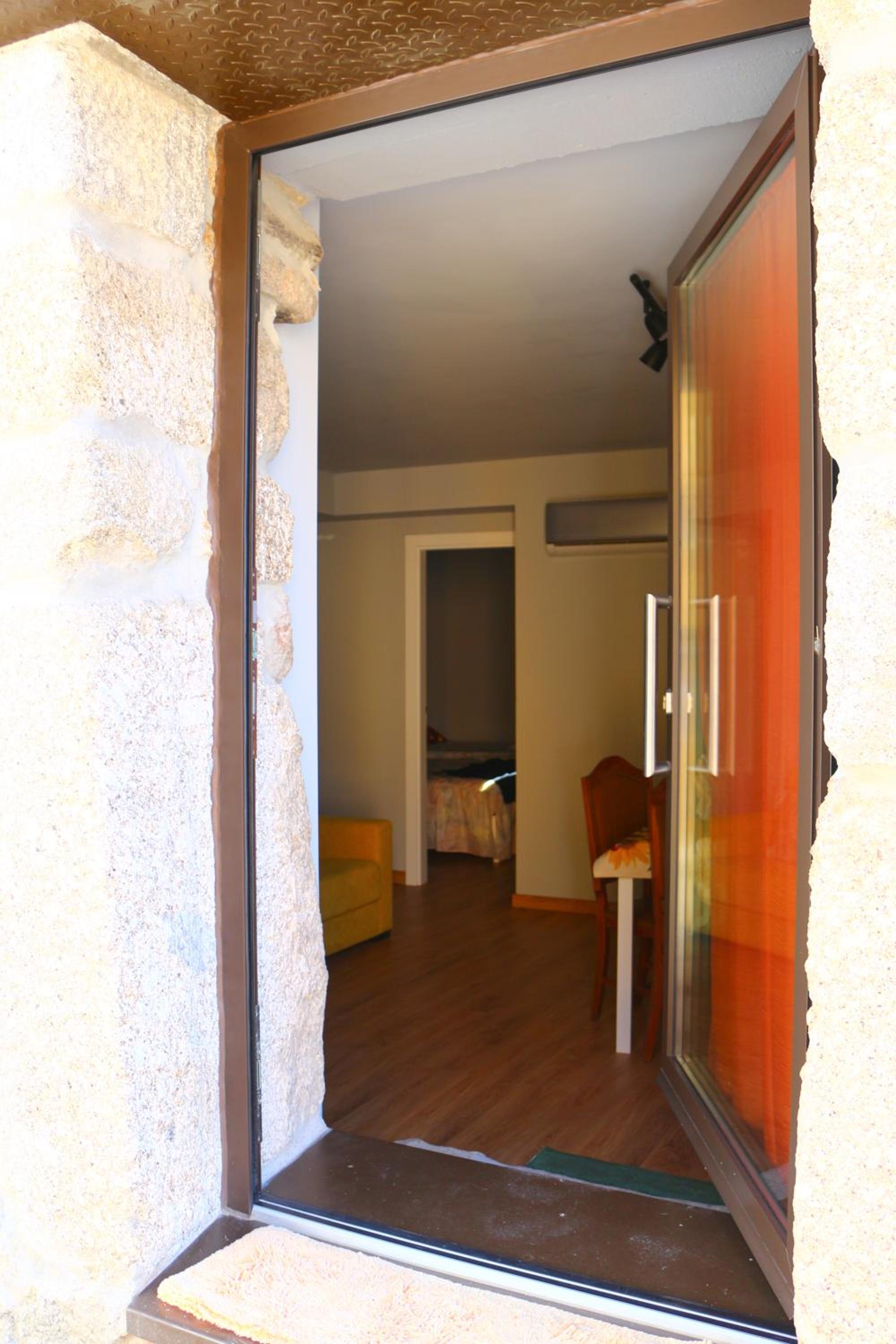 One-Bedroom House photo 3