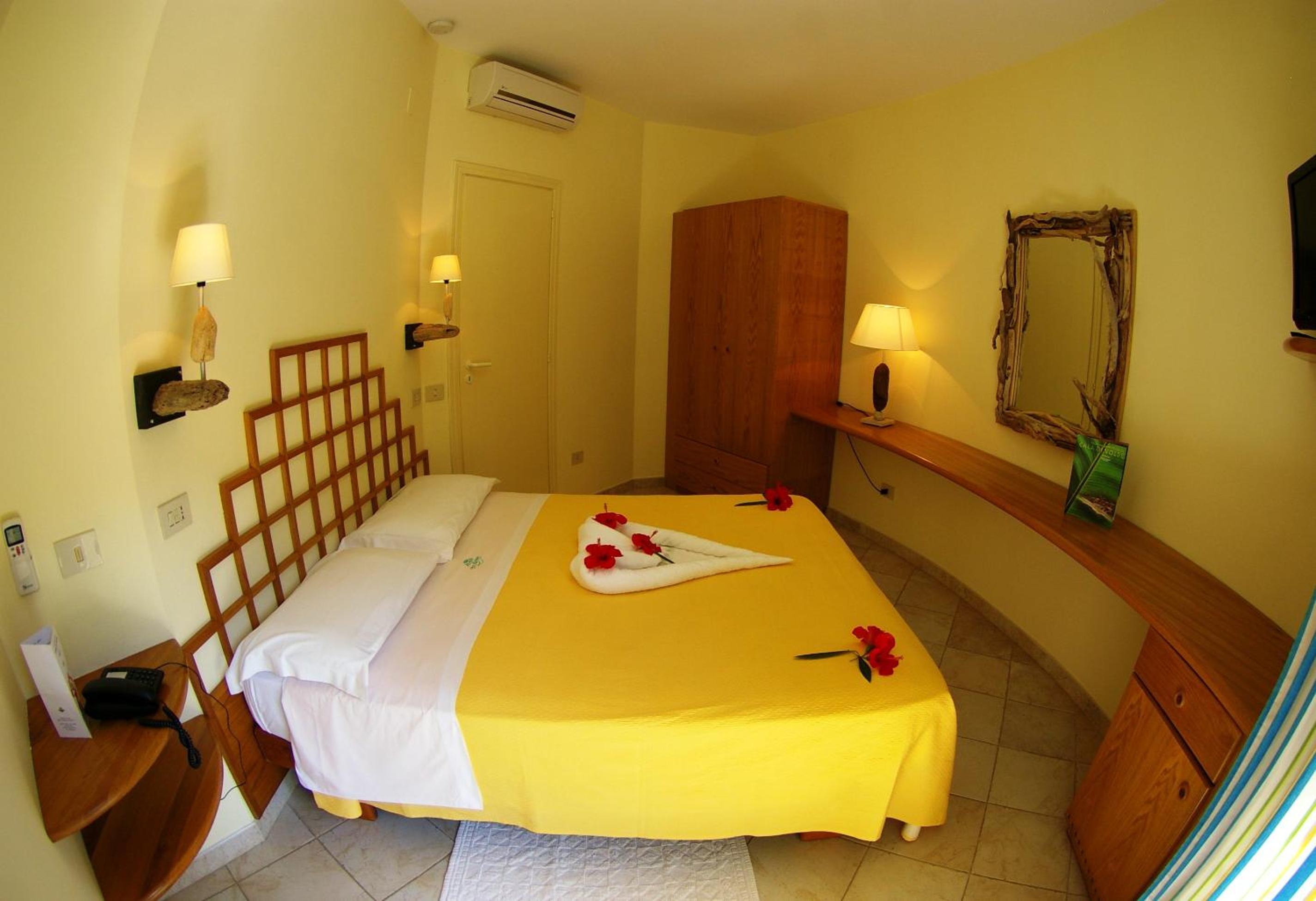Two-Bedroom Apartment (5 Adults) - Photo 2