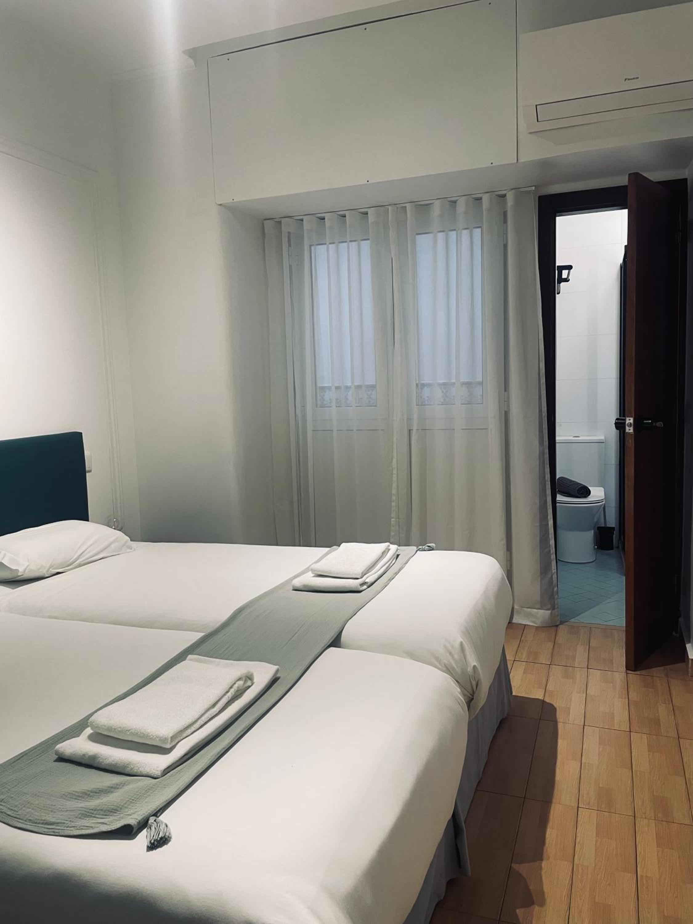 Twin Room - Photo 6