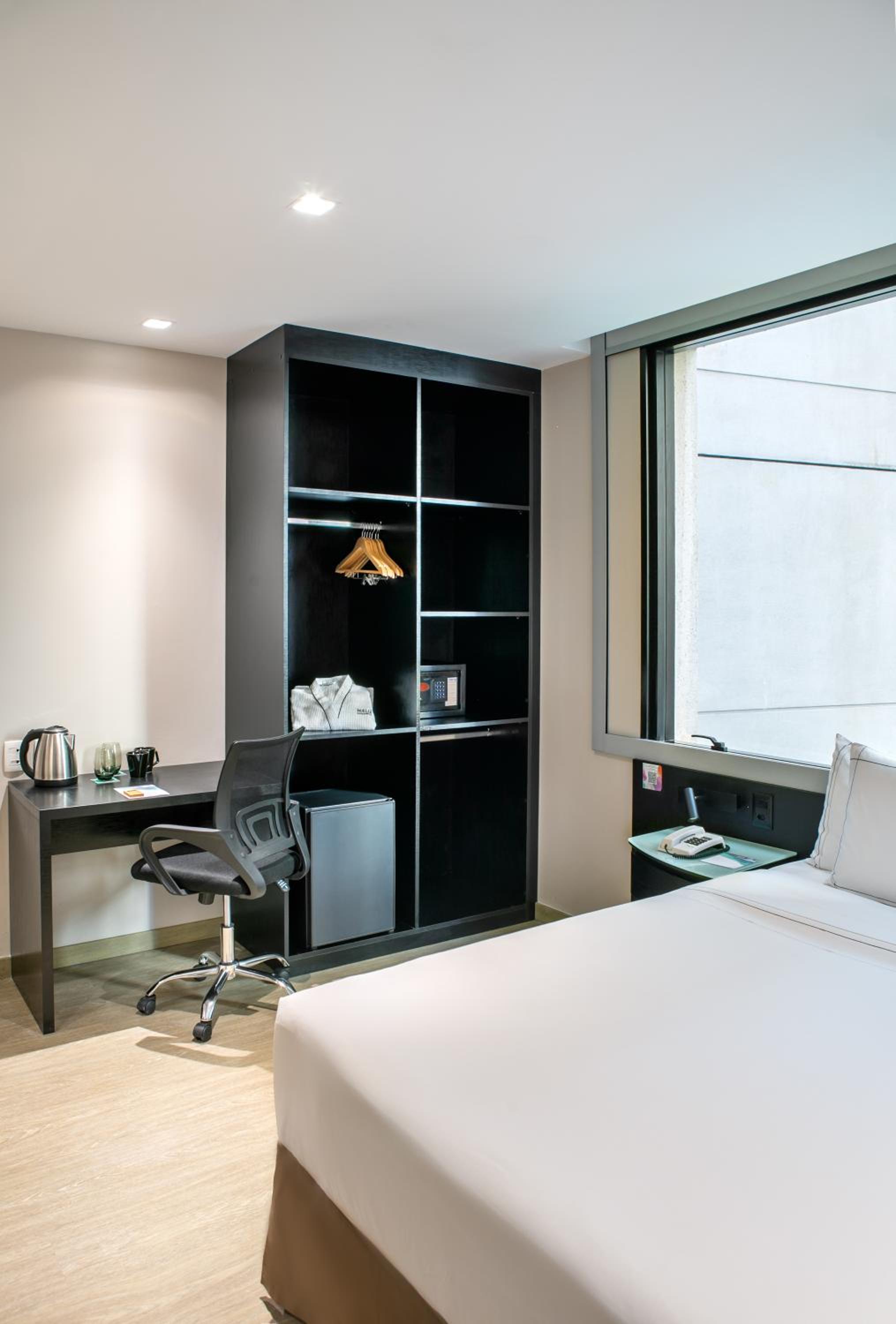 Accessible Deluxe Room Queen-Size Bed