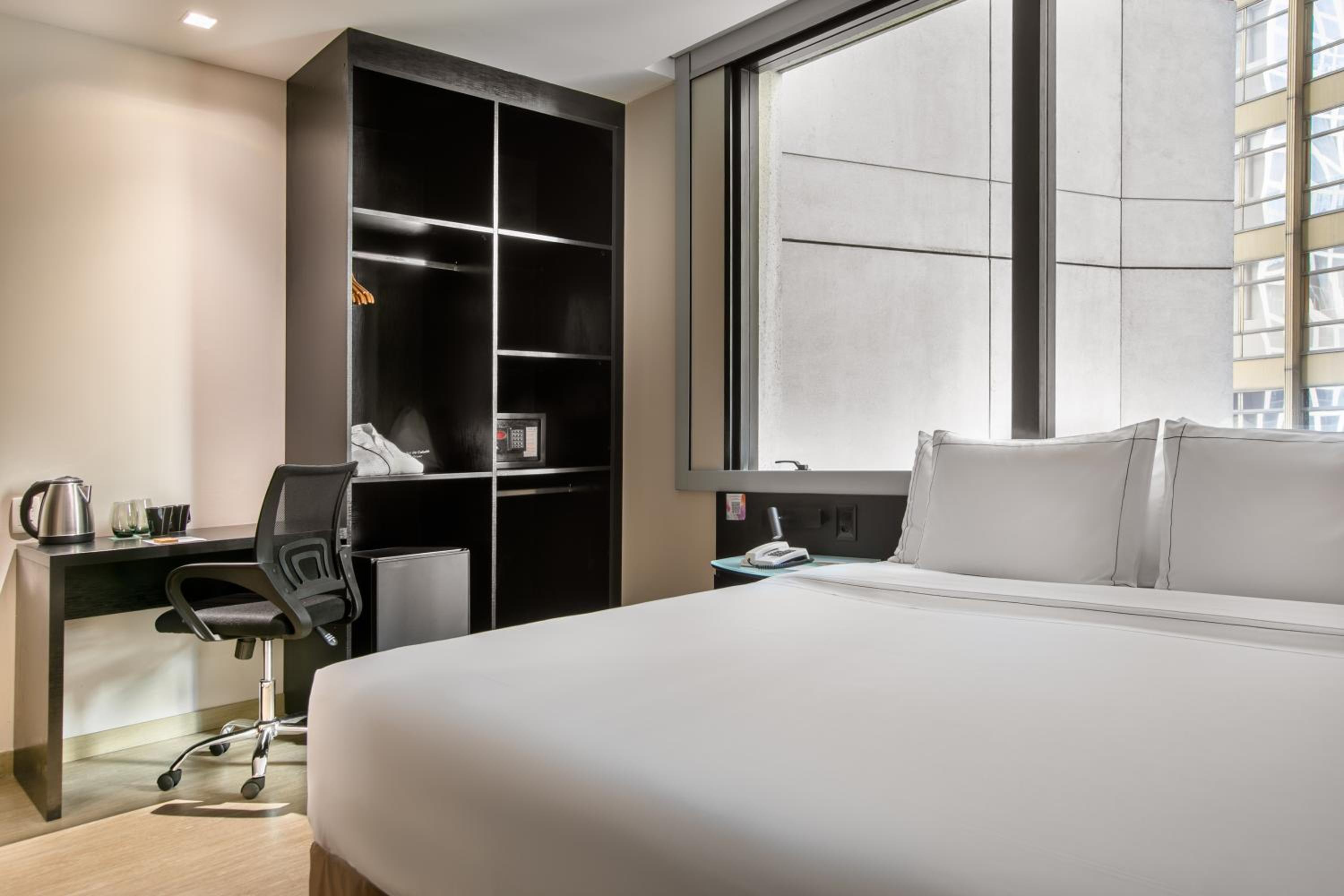 Accessible Deluxe Room Queen-Size Bed