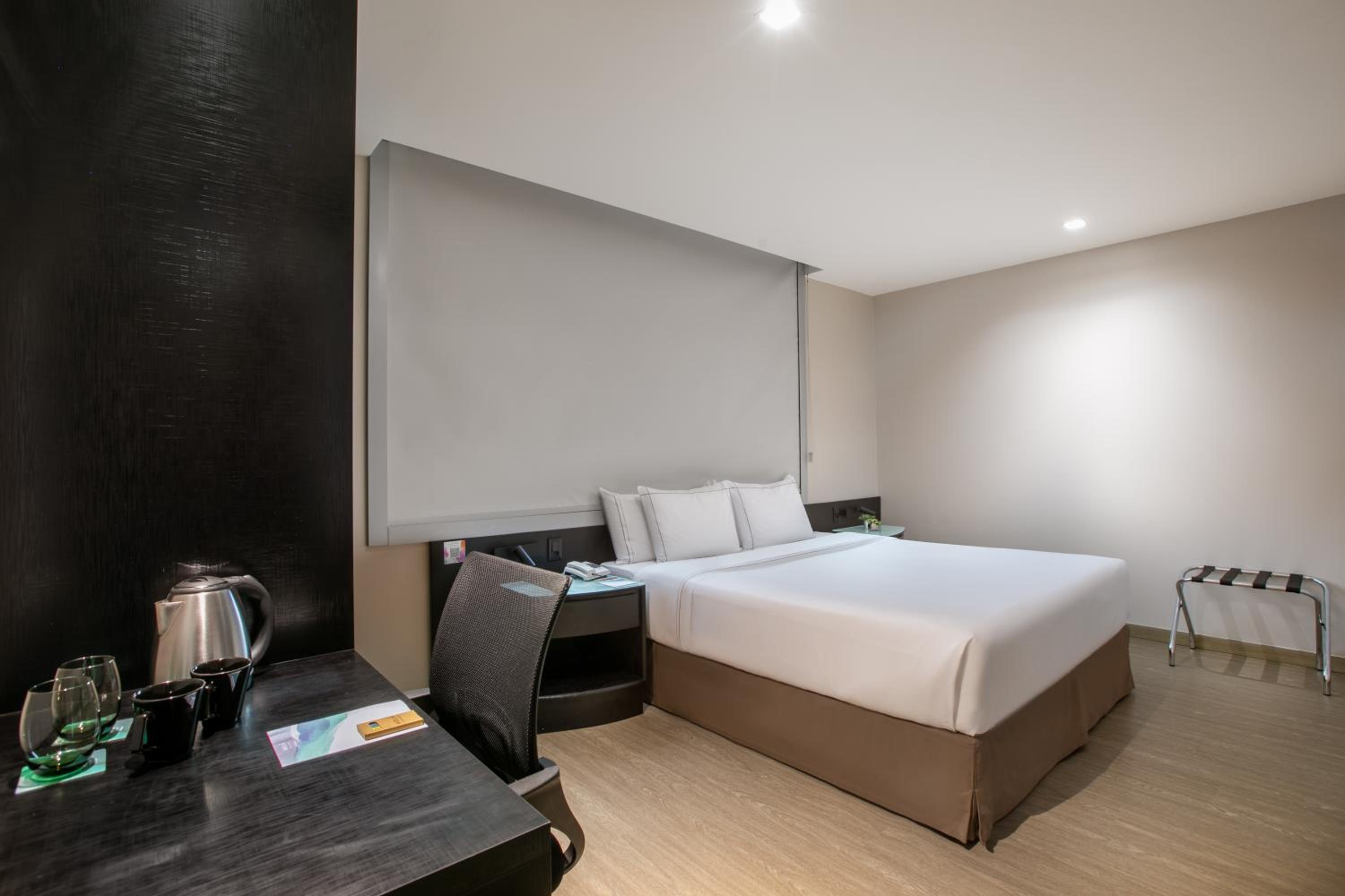 Accessible Deluxe Room Queen-Size Bed