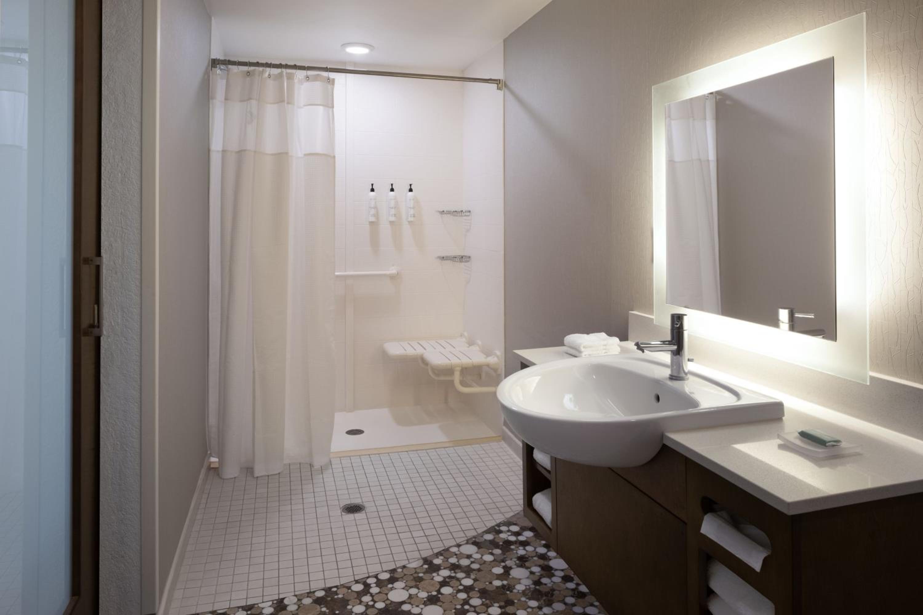 Queen Suite with Sofa Bed and Roll-in Shower - Mobility Accessible thumbnail 5