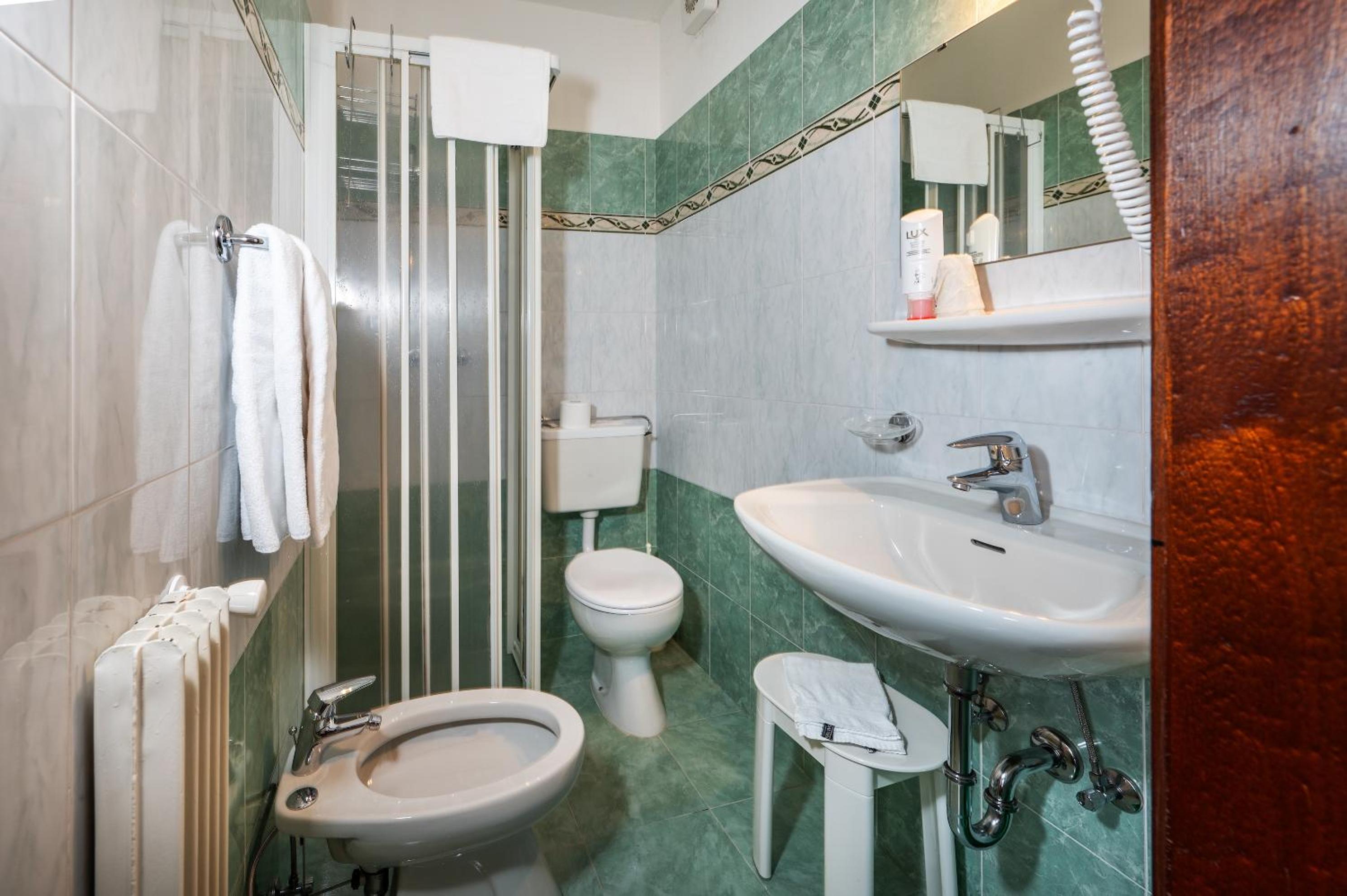 Standard Triple Room photo 3
