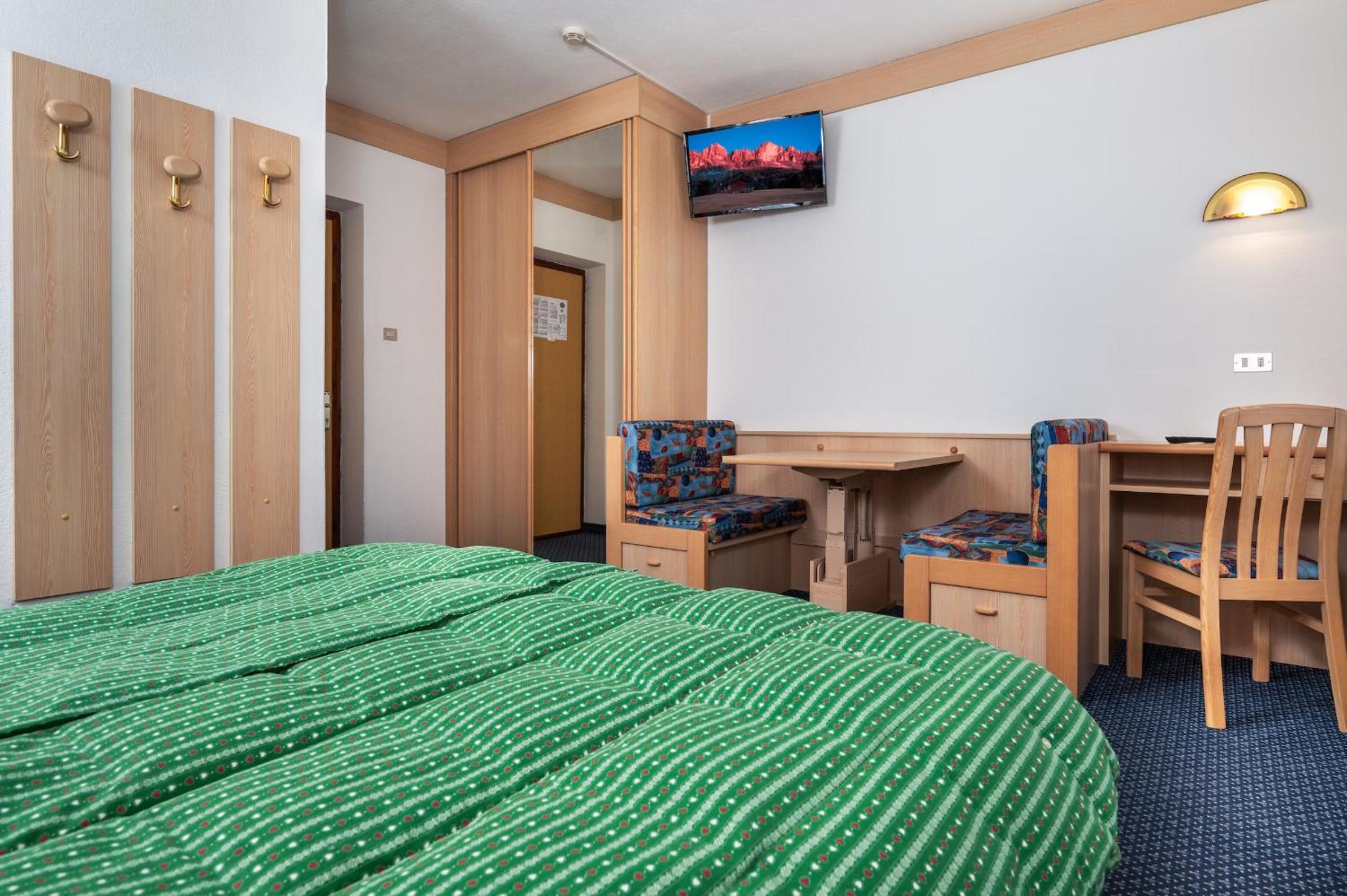 Standard Triple Room photo 2