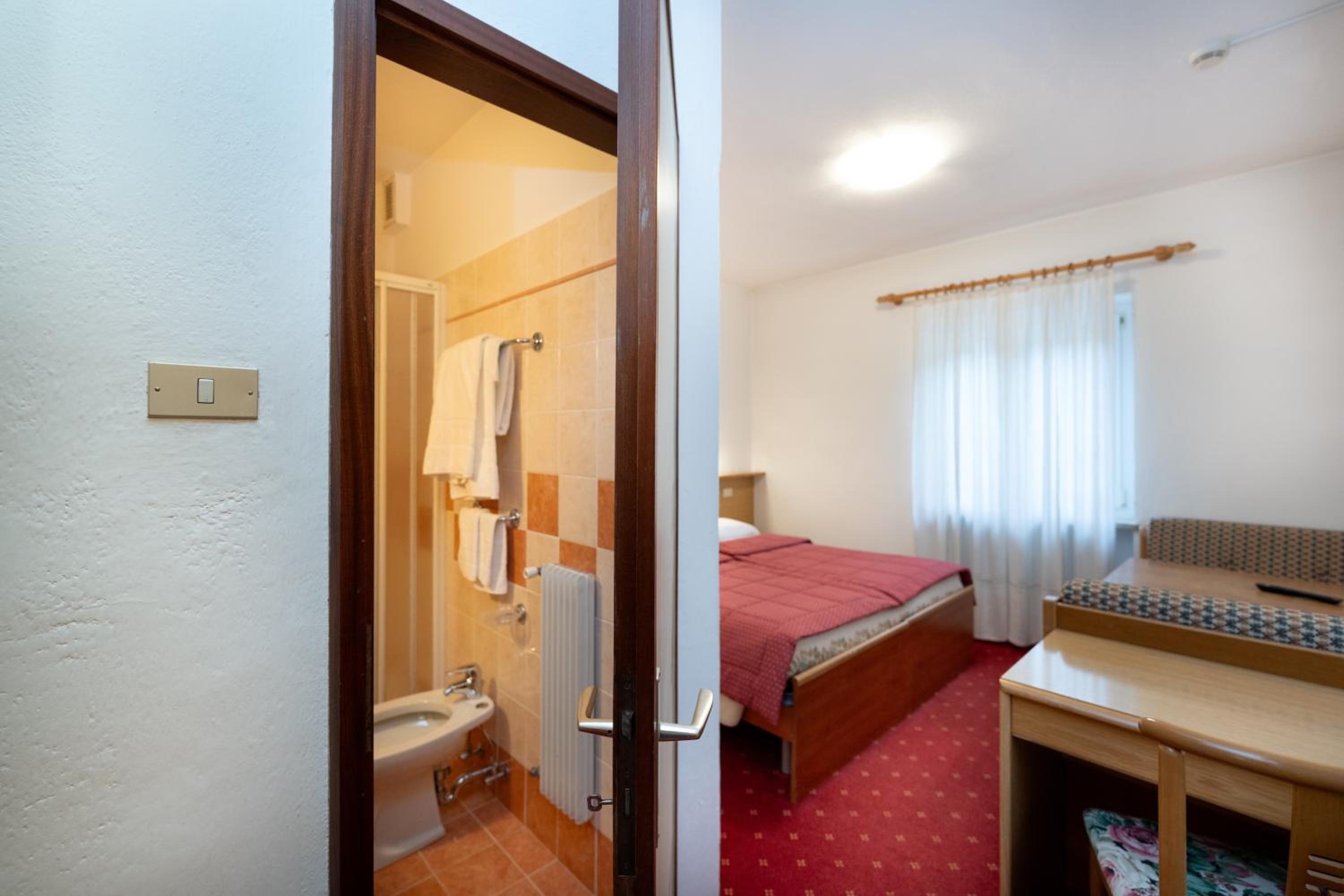 Standard Double Room photo 2