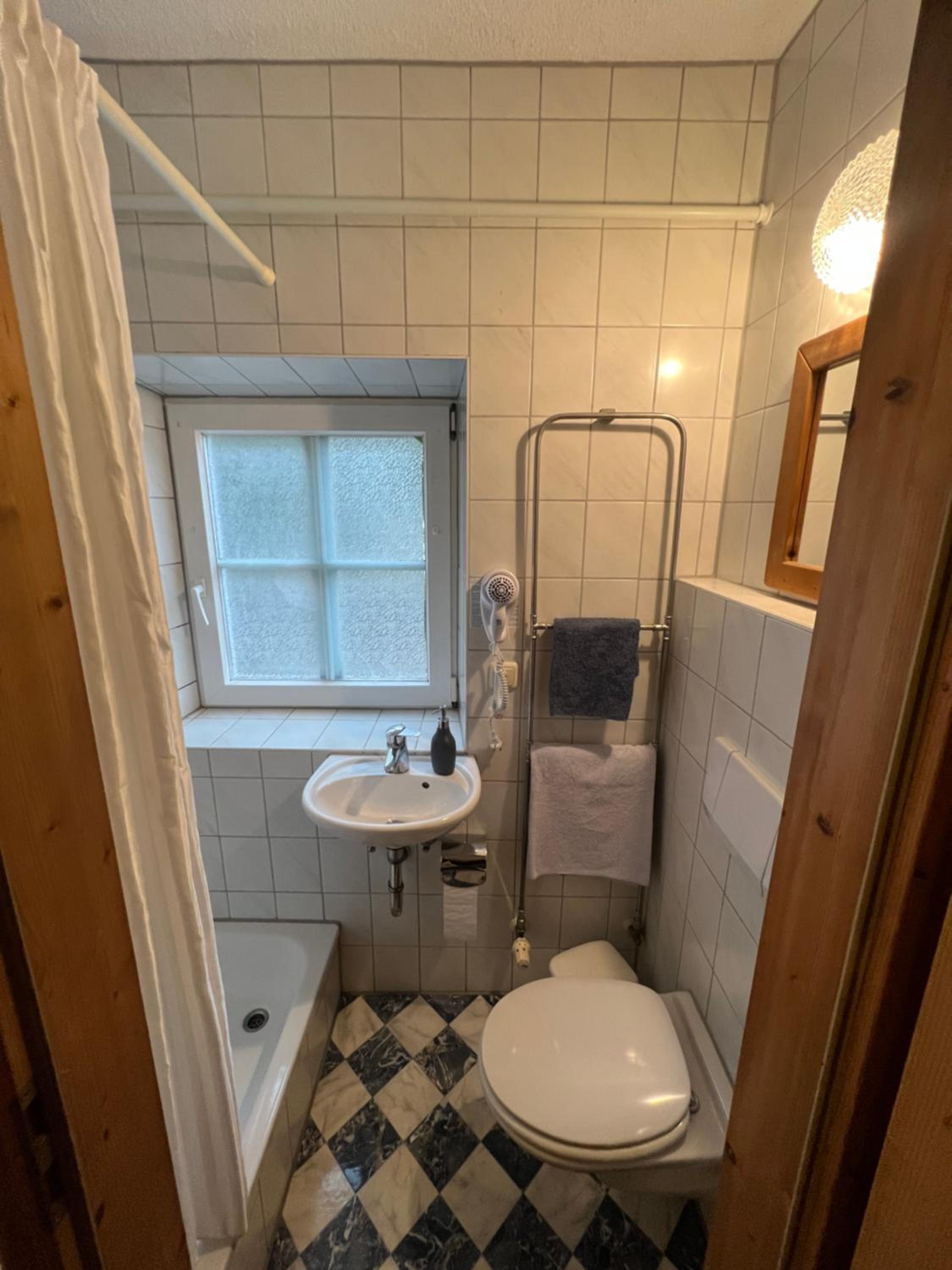 Single Room With Bathroom photo 2