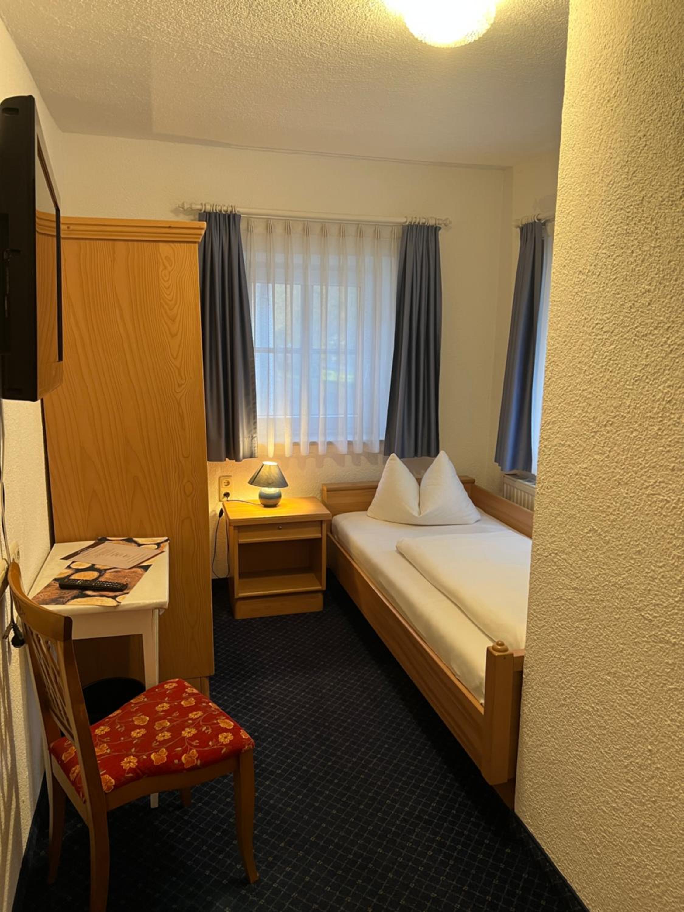 Single Room With Bathroom photo 3