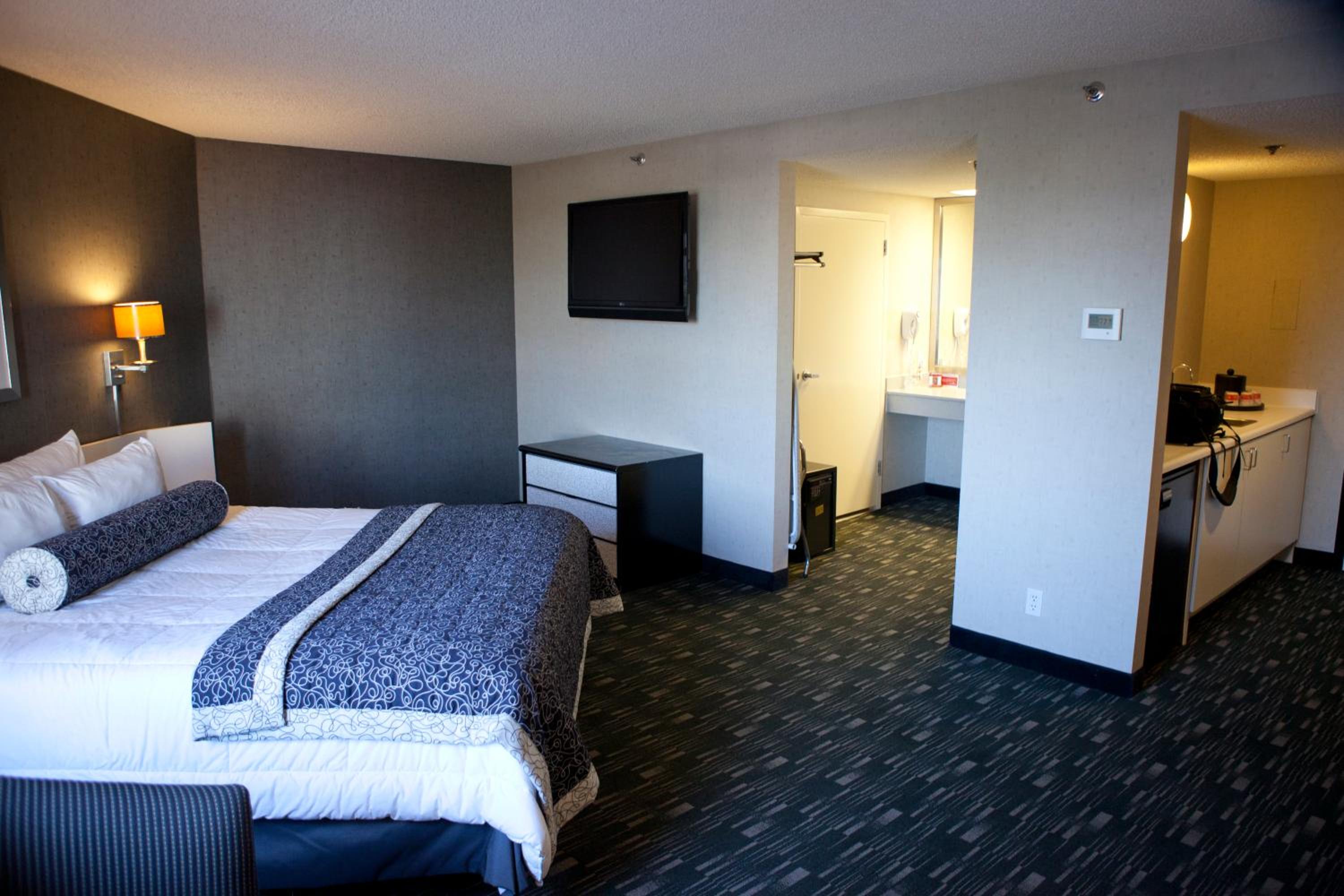 Executive King Studio Suite - Non-Smoking photo 2