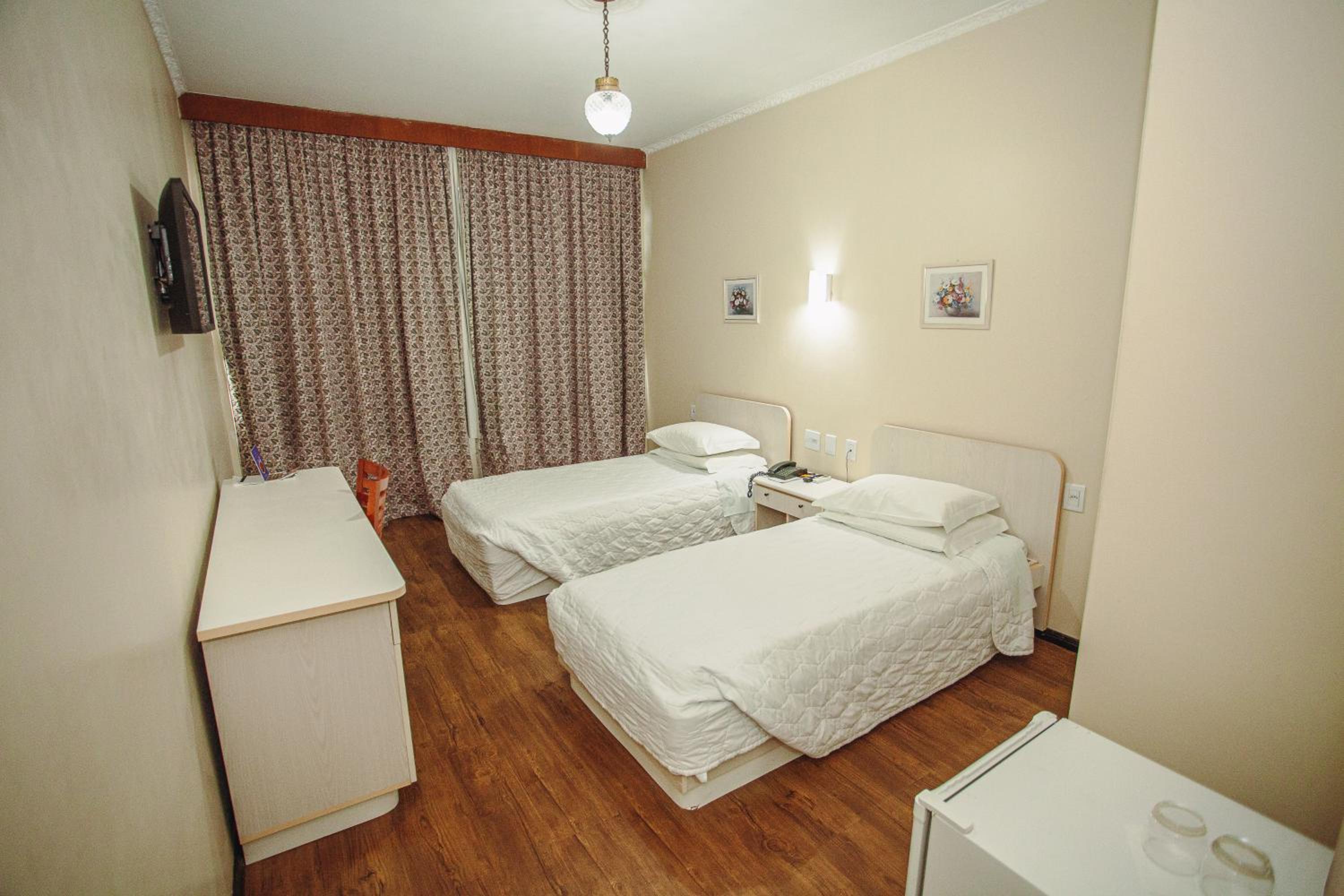 Twin Room - Photo 5