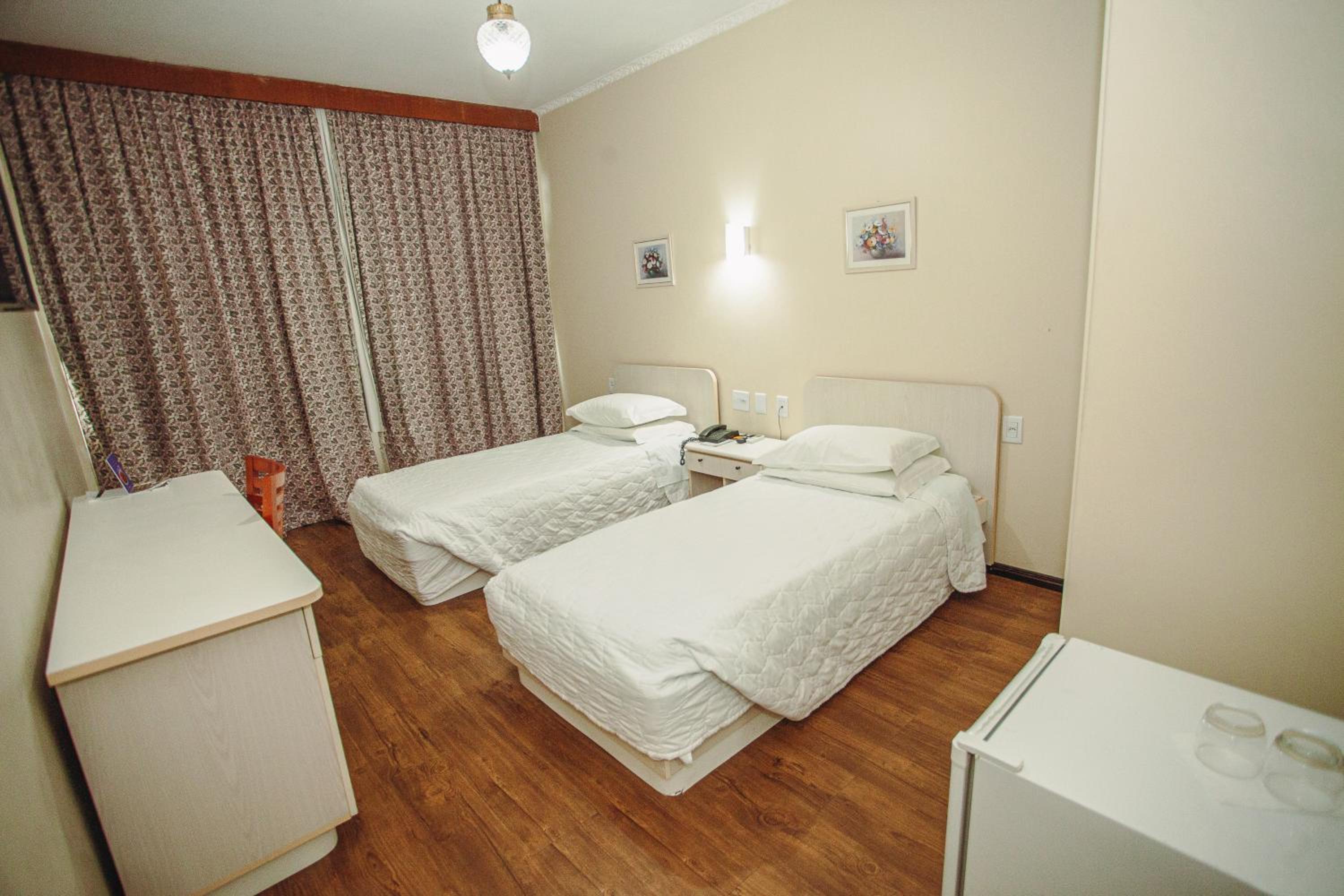 Twin Room - Photo 4
