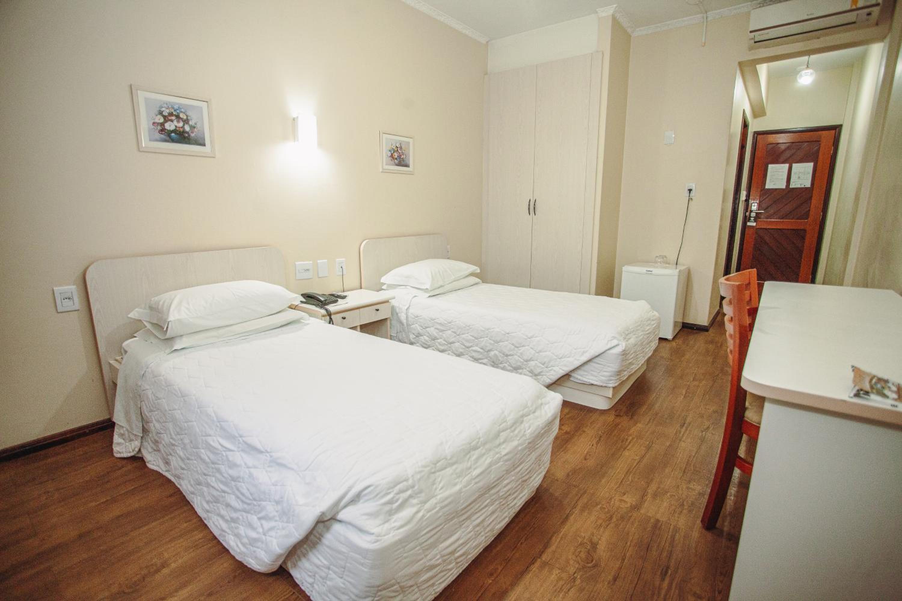Twin Room - Photo 7