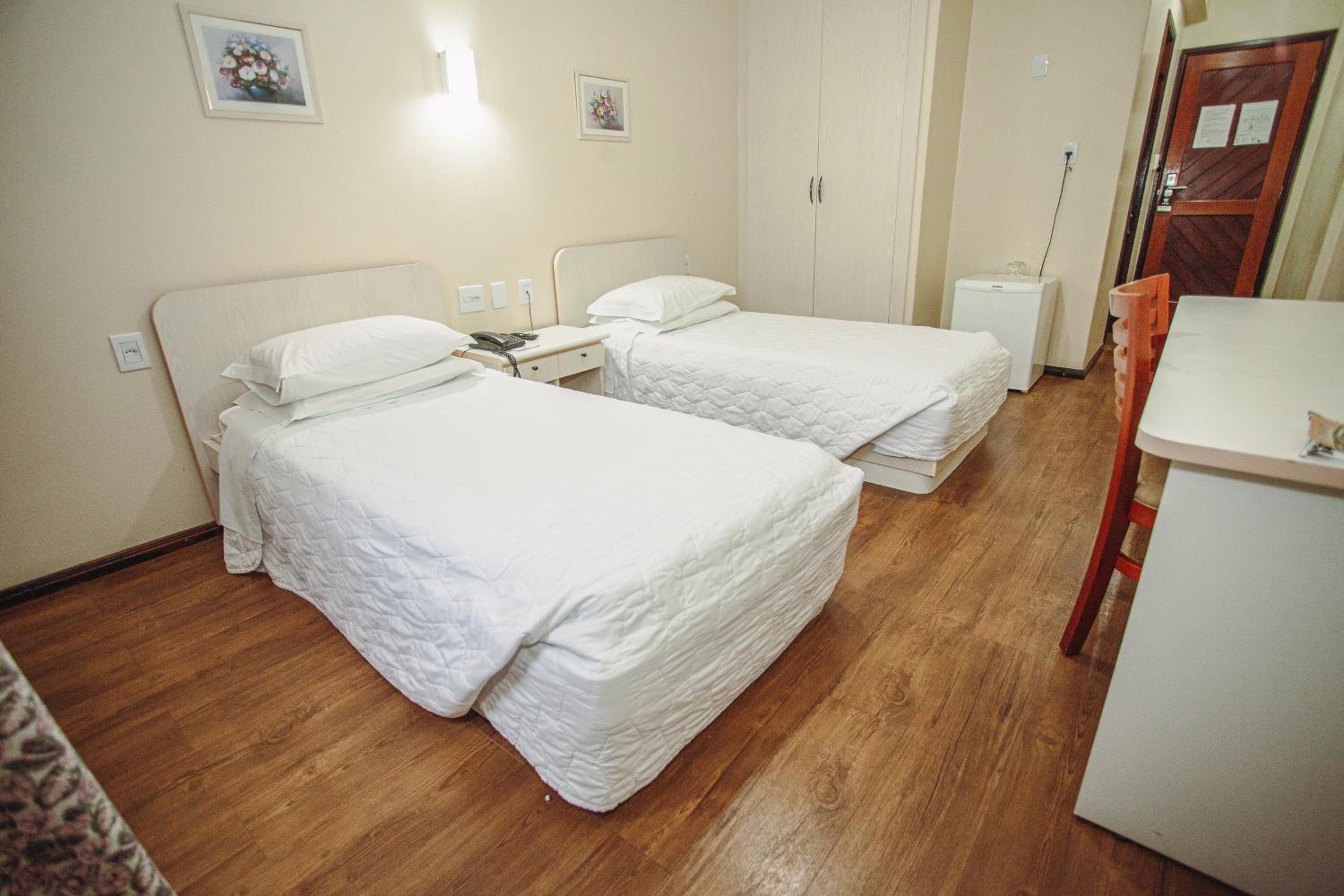 Twin Room - Photo 6