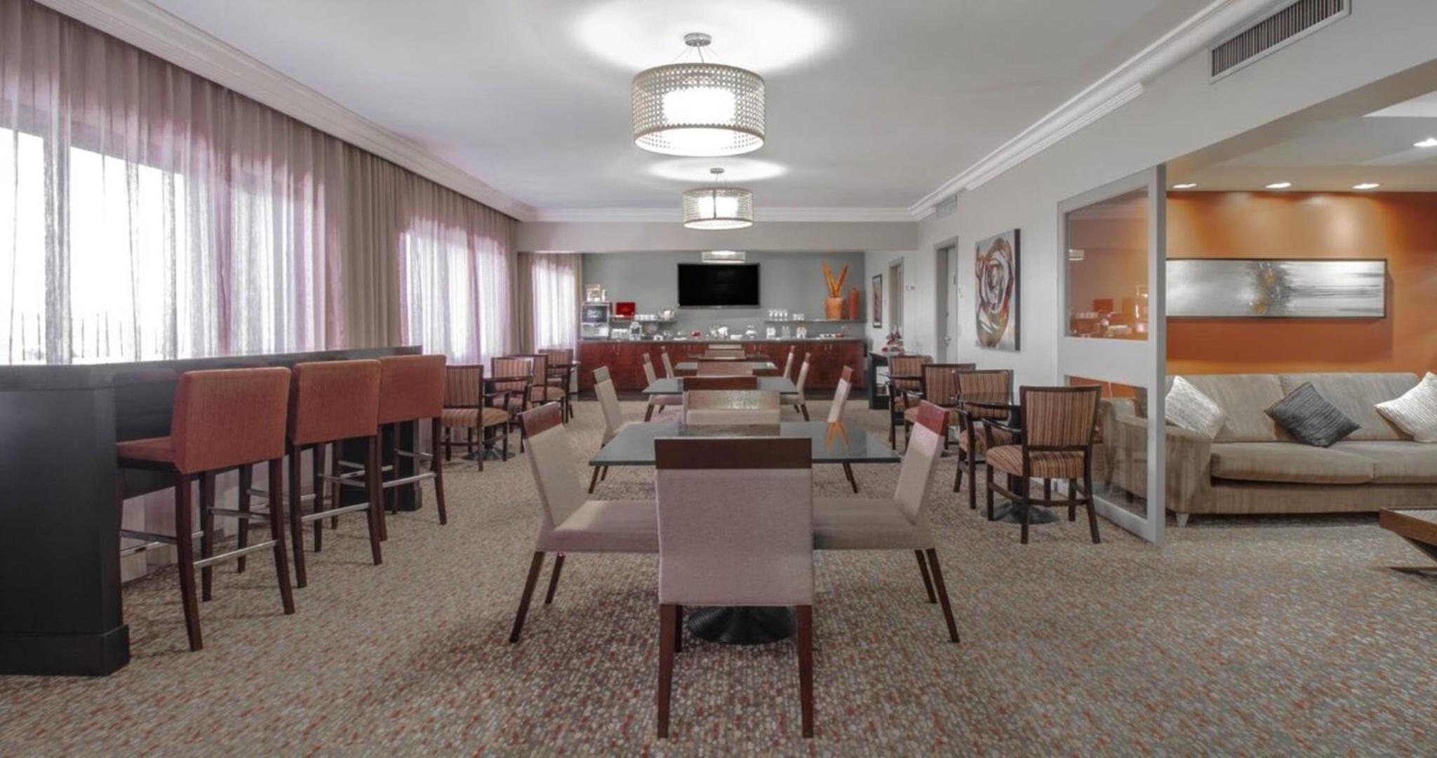 Junior King Suite - Lounge Access thumbnail 5